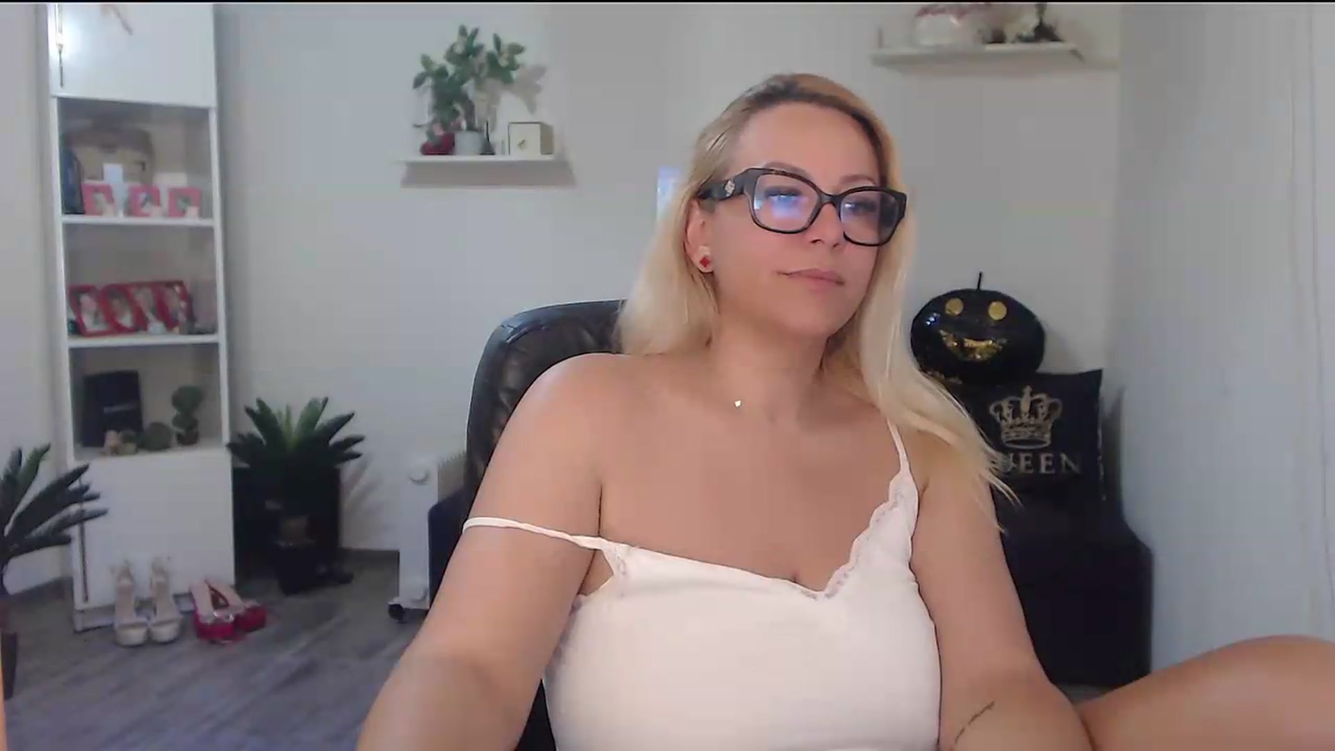 Gallery image thumbnail from A_baby_Boo's myfreecams stream on, 07/06/2026, 05:43 image 8 of 20