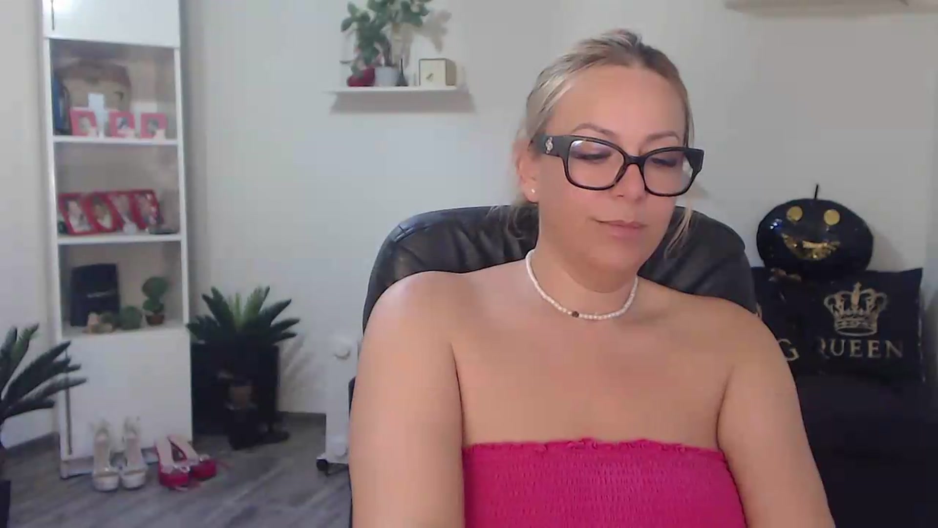Gallery image thumbnail from A_baby_Boo's myfreecams stream on, 07/08/2026, 14:43 image 3 of 20