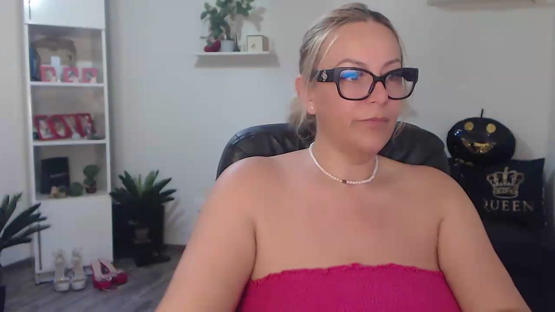 Gallery image thumbnail from A_baby_Boo's myfreecams stream on, 07/08/2026, 14:43 image 8 of 20