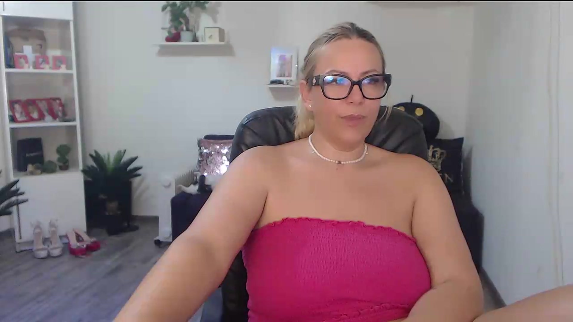 Gallery image thumbnail from A_baby_Boo's myfreecams stream on, 07/08/2026, 16:29 image 10 of 20
