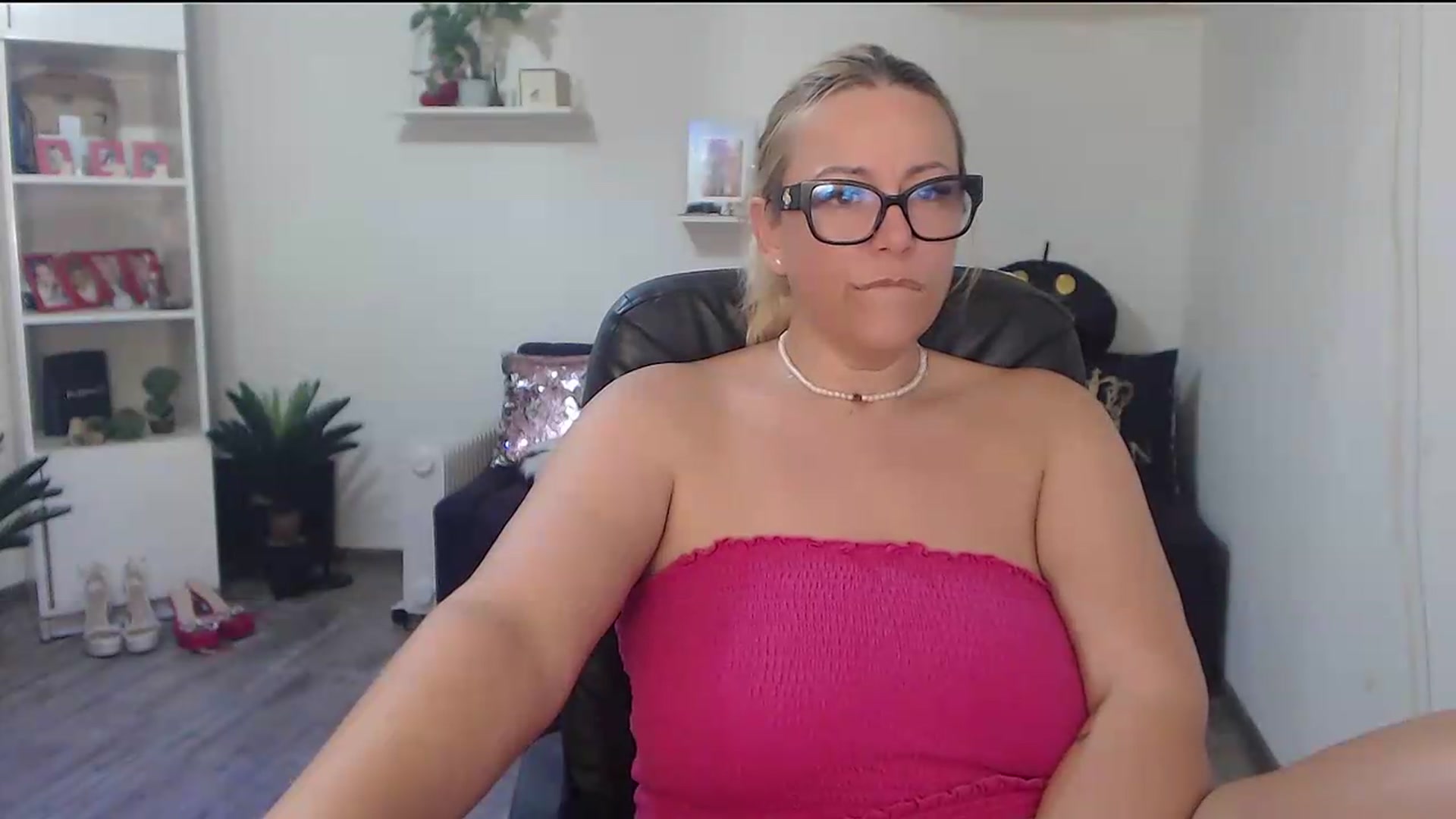 Gallery image thumbnail from A_baby_Boo's myfreecams stream on, 07/08/2026, 16:29 image 6 of 20