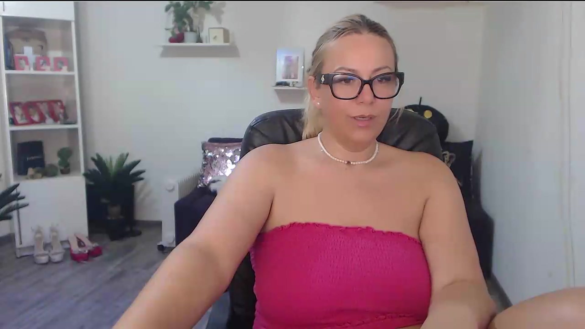 Gallery image thumbnail from A_baby_Boo's myfreecams stream on, 07/08/2026, 16:29 image 2 of 20