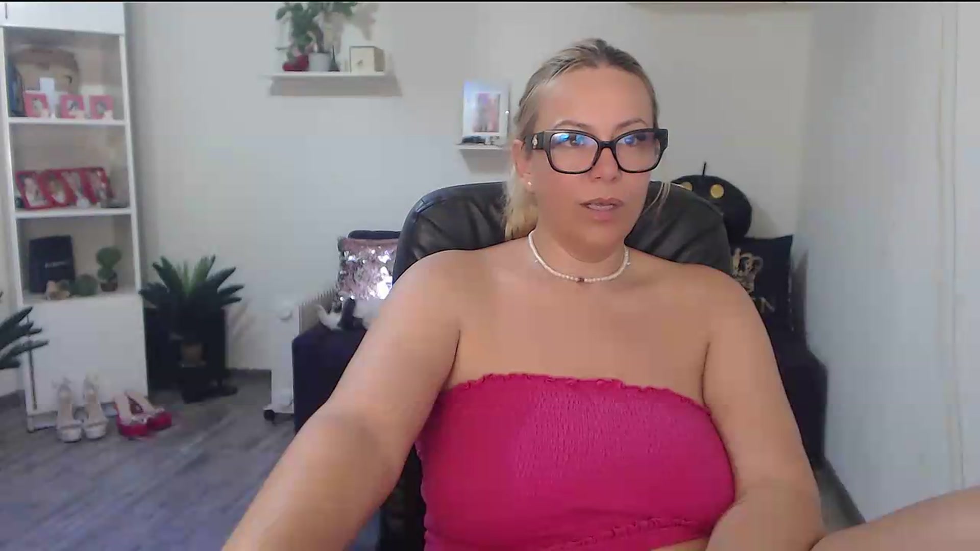 Gallery image thumbnail from A_baby_Boo's myfreecams stream on, 07/08/2026, 16:29 image 11 of 20