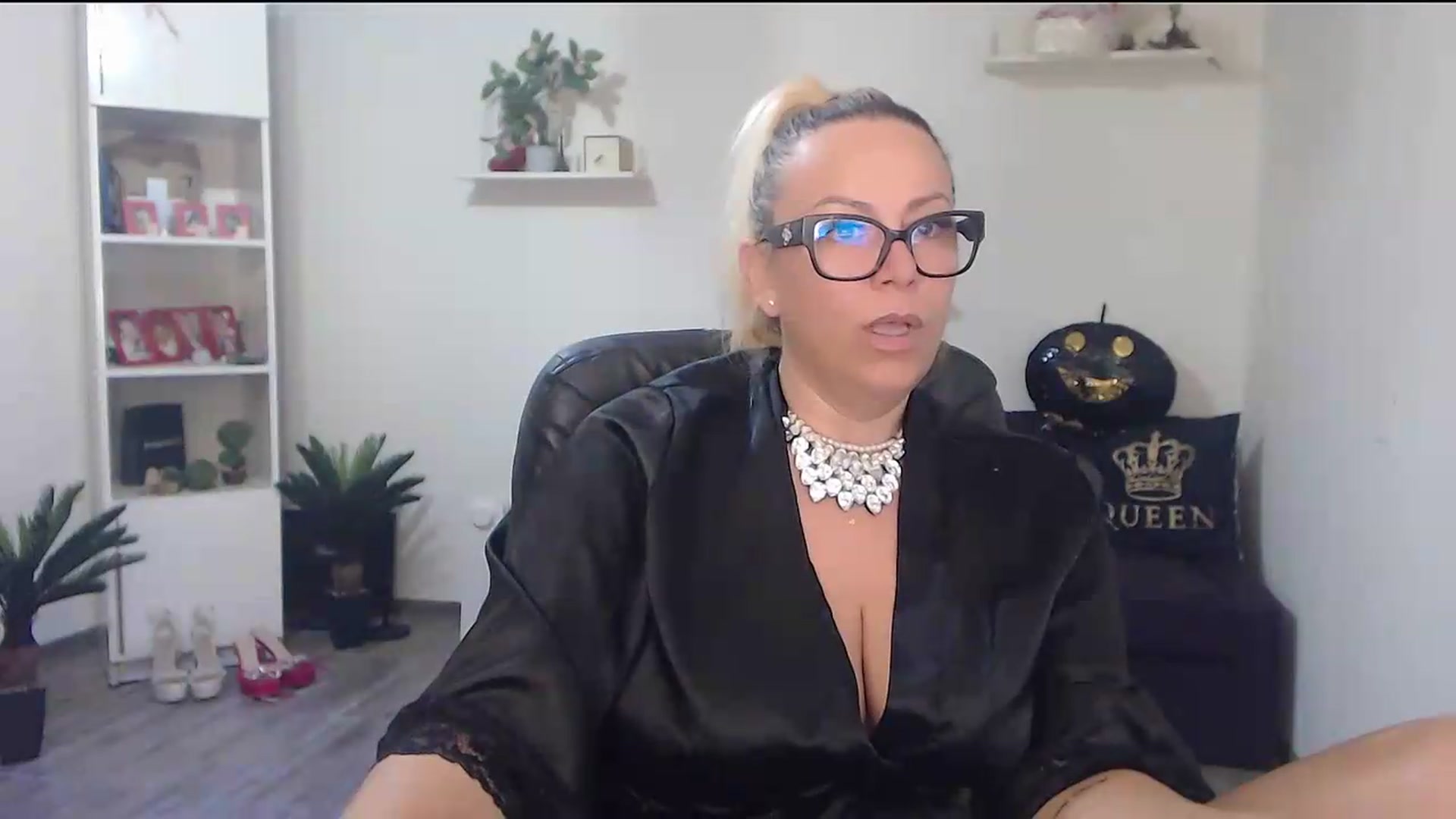 Gallery image thumbnail from A_baby_Boo's myfreecams stream on, 07/09/2026, 15:32 image 14 of 20