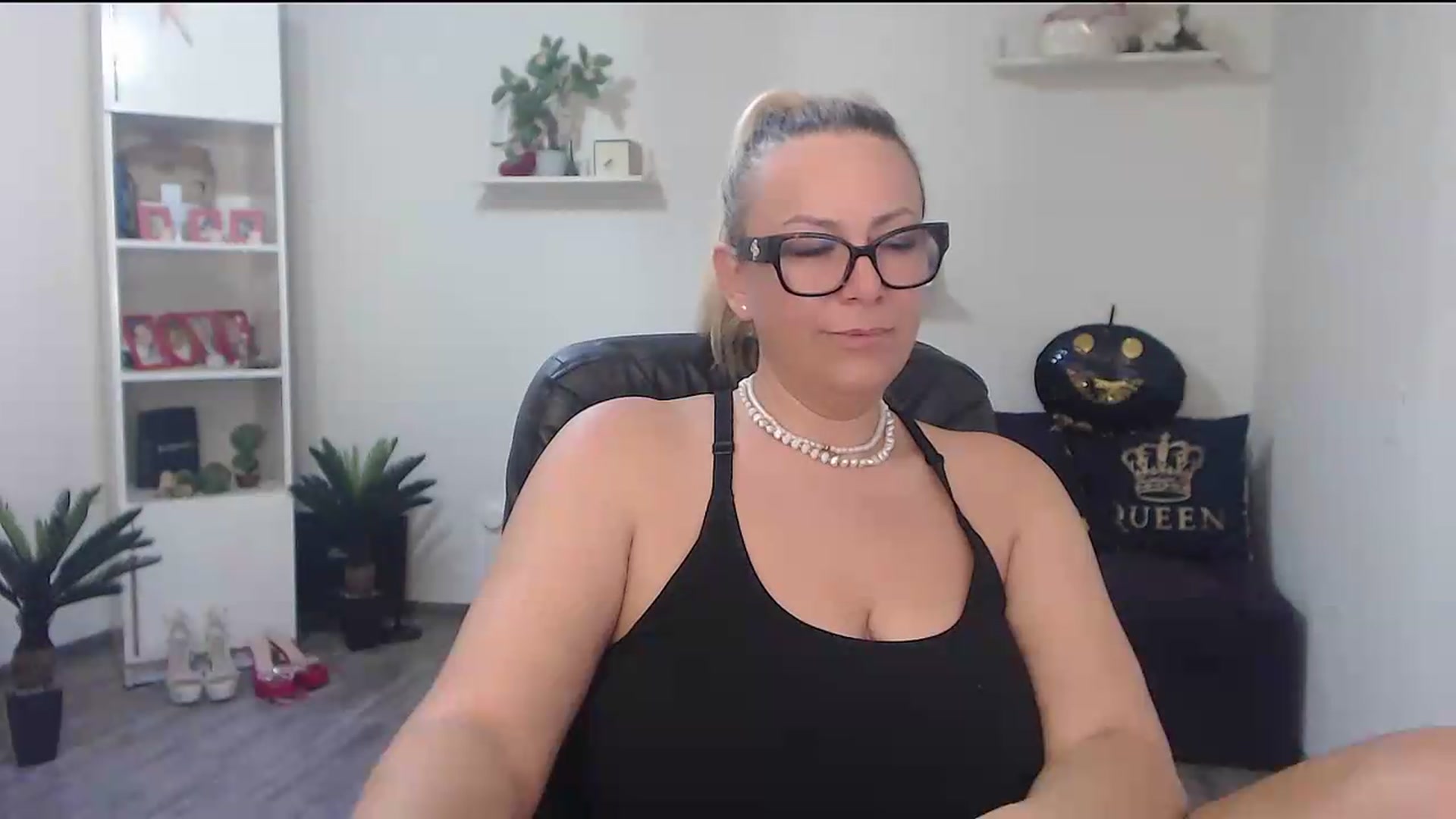 Gallery image thumbnail from A_baby_Boo's myfreecams stream on, 07/10/2026, 14:39 image 6 of 20
