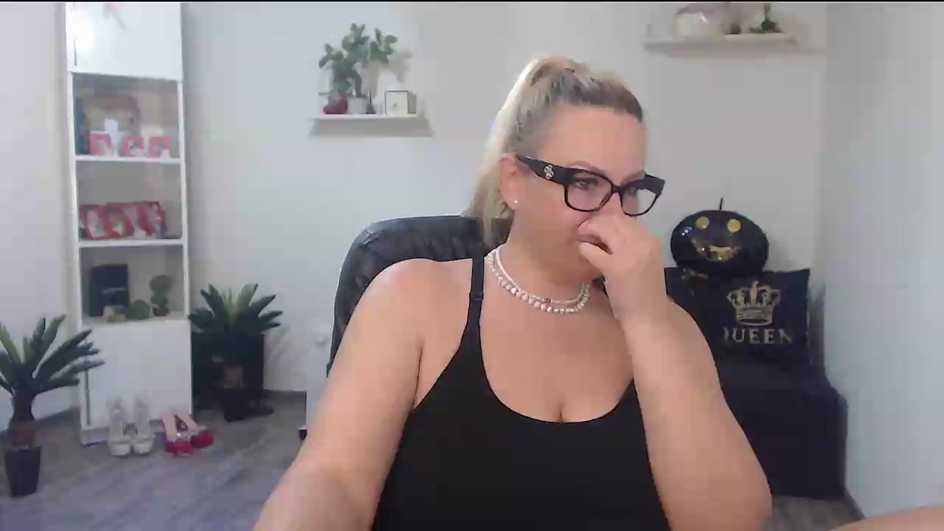 Gallery image thumbnail from A_baby_Boo's myfreecams stream on, 07/10/2026, 14:39 image 12 of 20