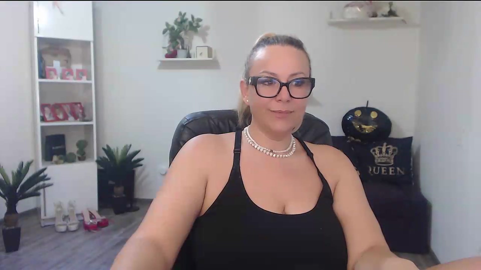 Gallery image thumbnail from A_baby_Boo's myfreecams stream on, 07/10/2026, 14:39 image 13 of 20