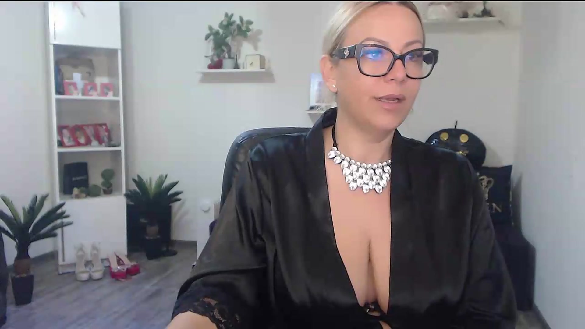Gallery image thumbnail from A_baby_Boo's myfreecams stream on, 07/13/2026, 05:40 image 9 of 20