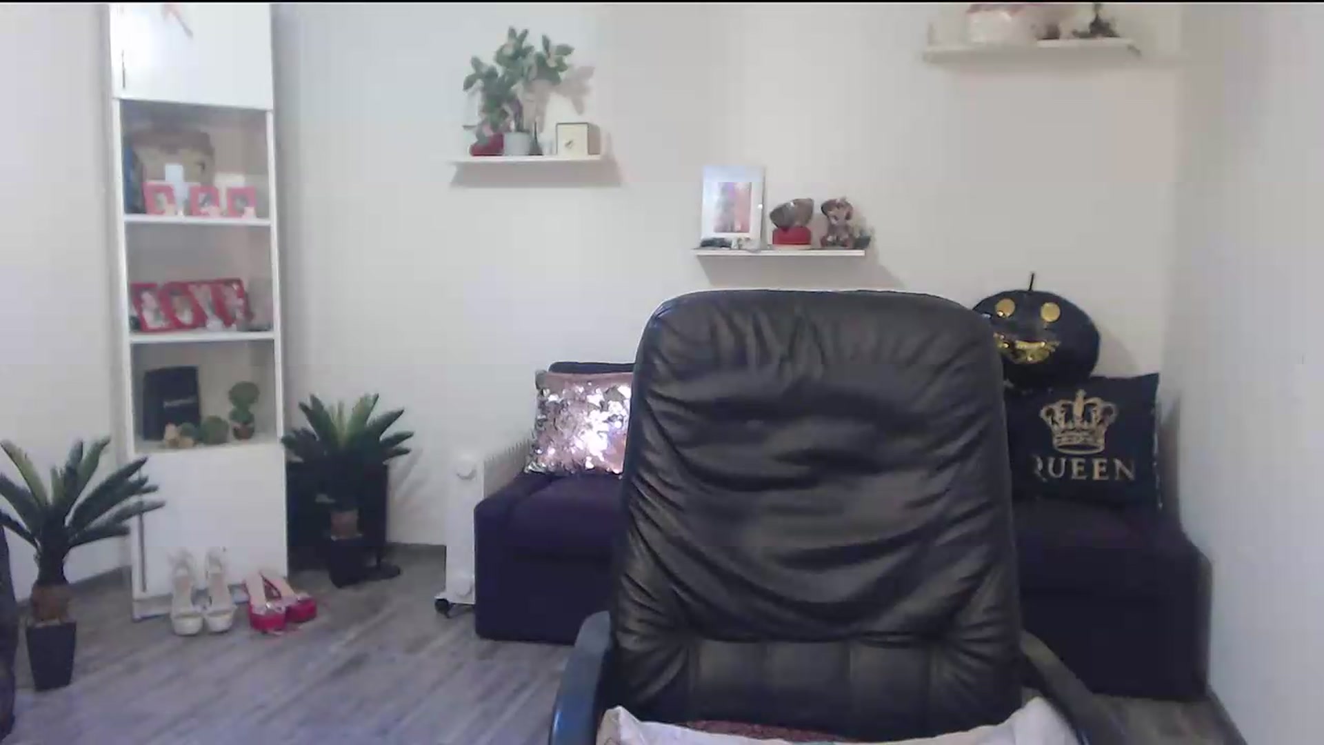Gallery image thumbnail from A_baby_Boo's myfreecams stream on, 07/13/2026, 05:40 image 6 of 20