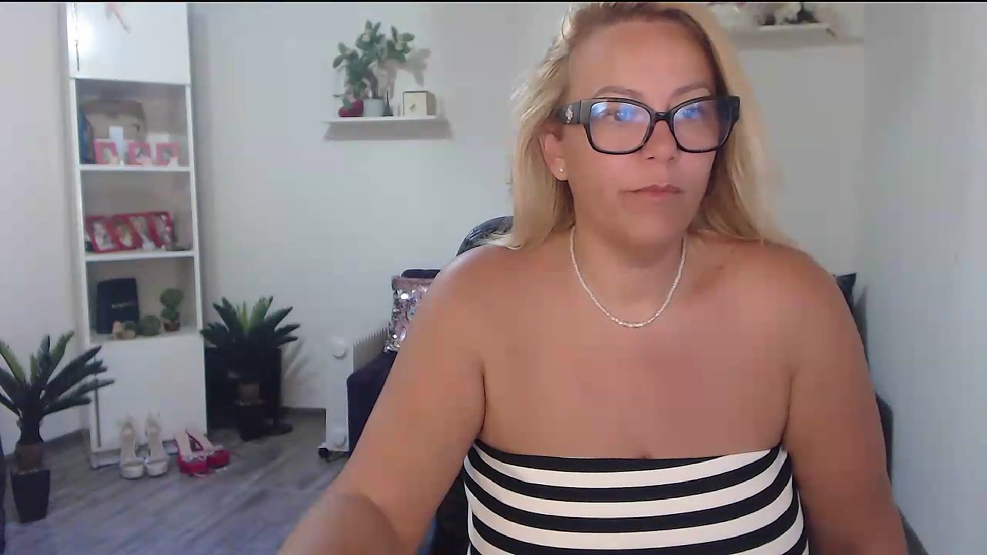 Gallery image thumbnail from A_baby_Boo's myfreecams stream on, 08/03/2026, 04:44 image 6 of 20