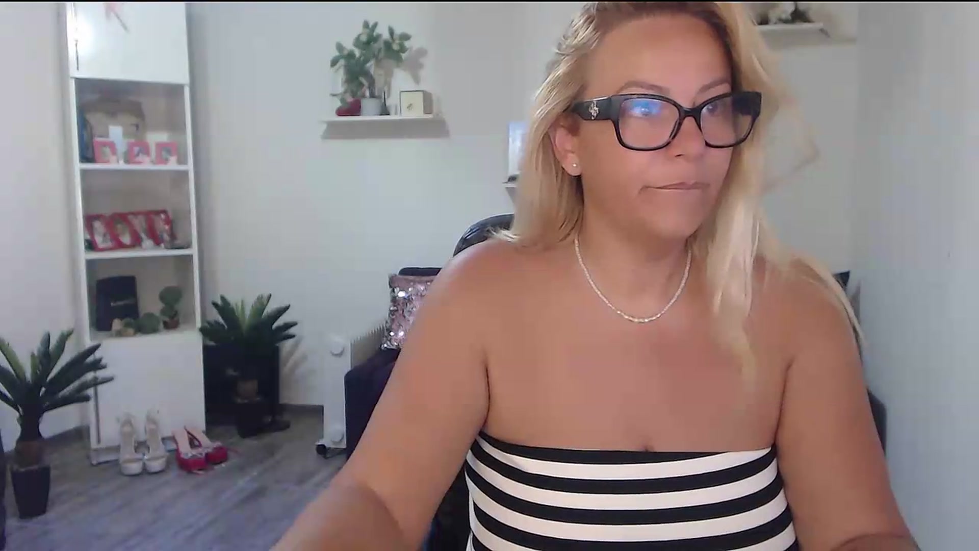 Gallery image thumbnail from A_baby_Boo's myfreecams stream on, 08/03/2026, 04:44 image 3 of 20