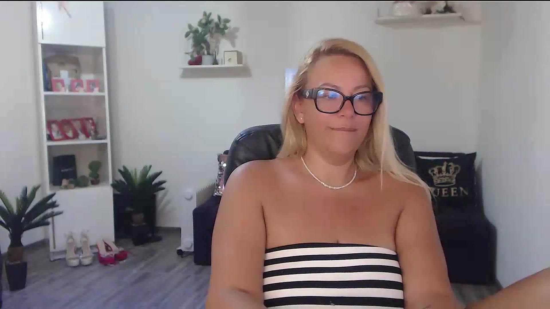 Gallery image thumbnail from A_baby_Boo's myfreecams stream on, 08/03/2026, 05:19 image 11 of 20