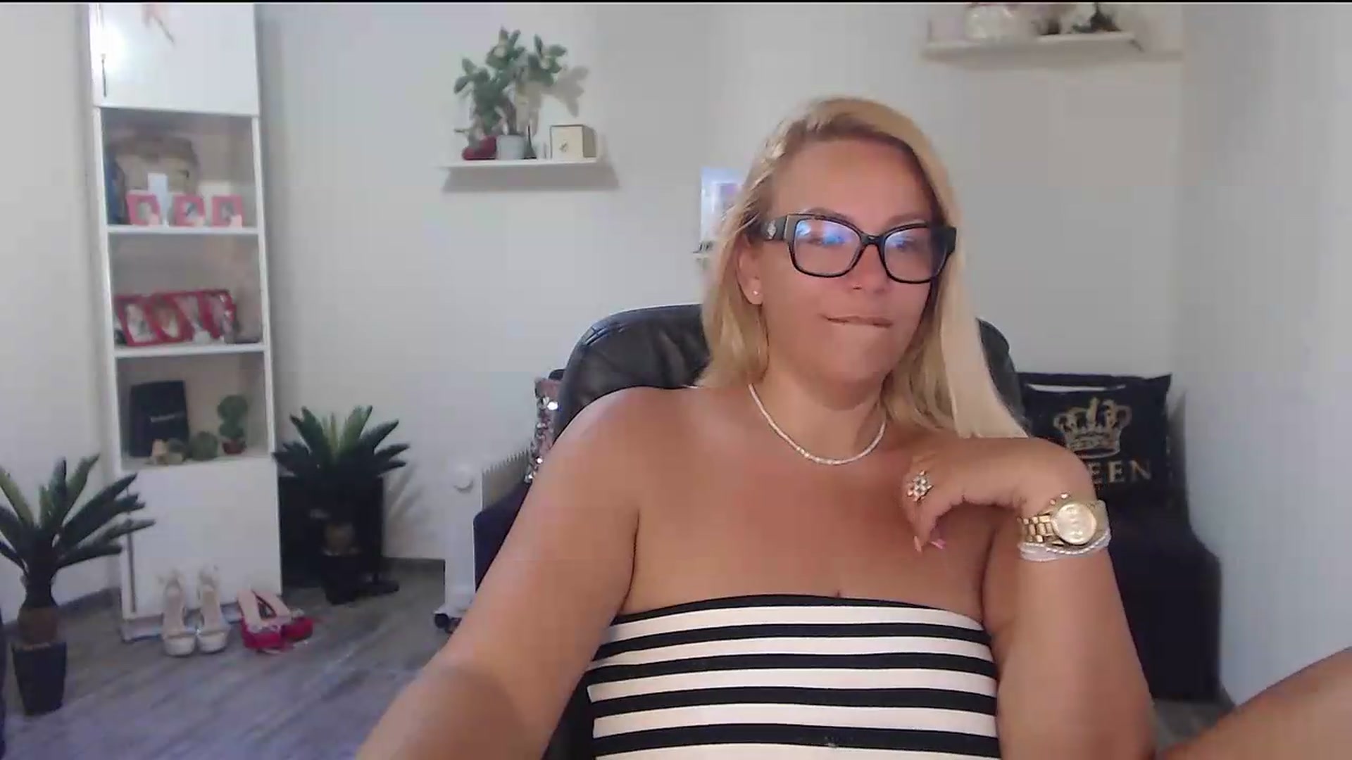 Gallery image thumbnail from A_baby_Boo's myfreecams stream on, 08/03/2026, 05:19 image 13 of 20