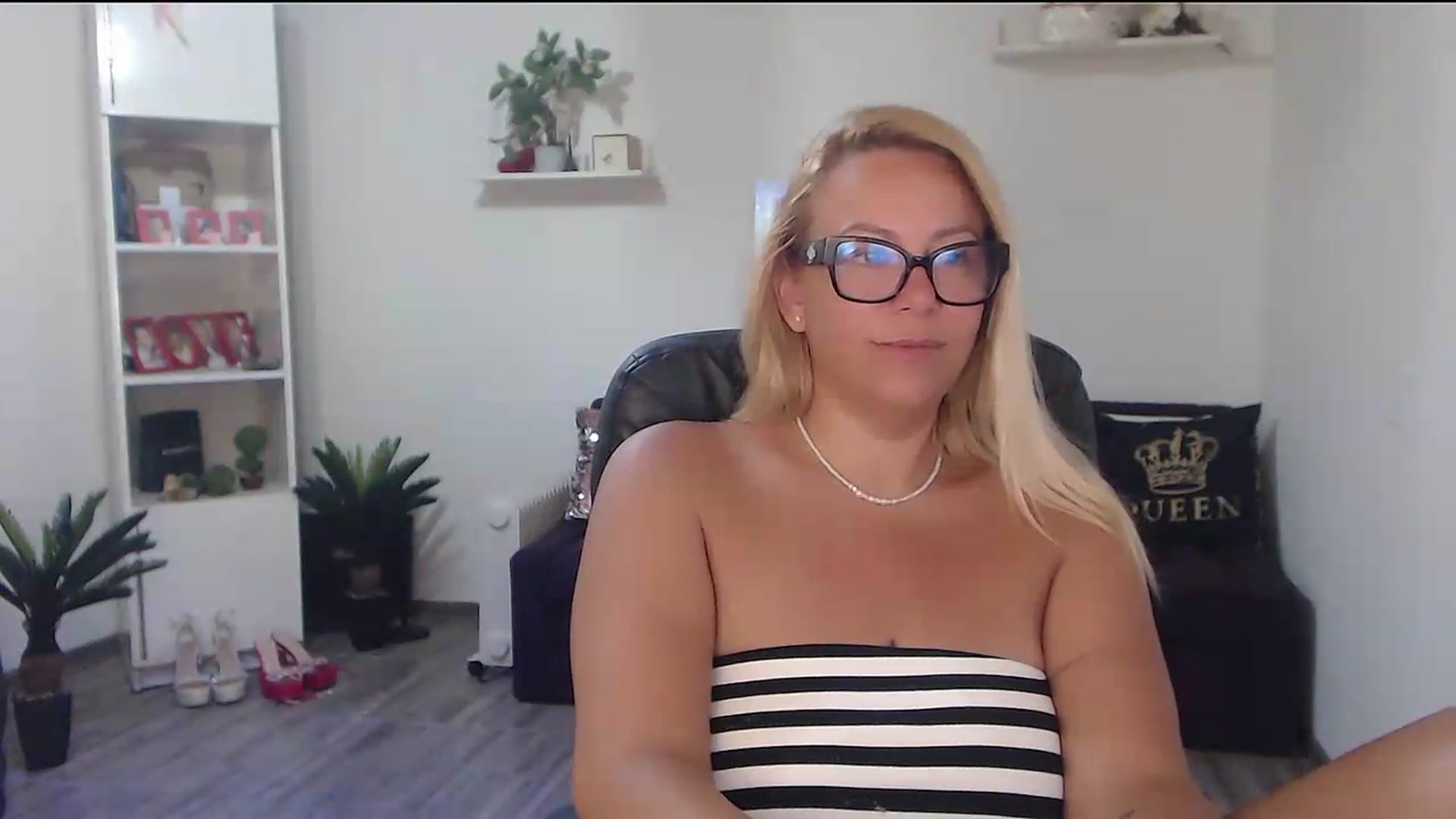 Gallery image thumbnail from A_baby_Boo's myfreecams stream on, 08/03/2026, 05:19 image 15 of 20