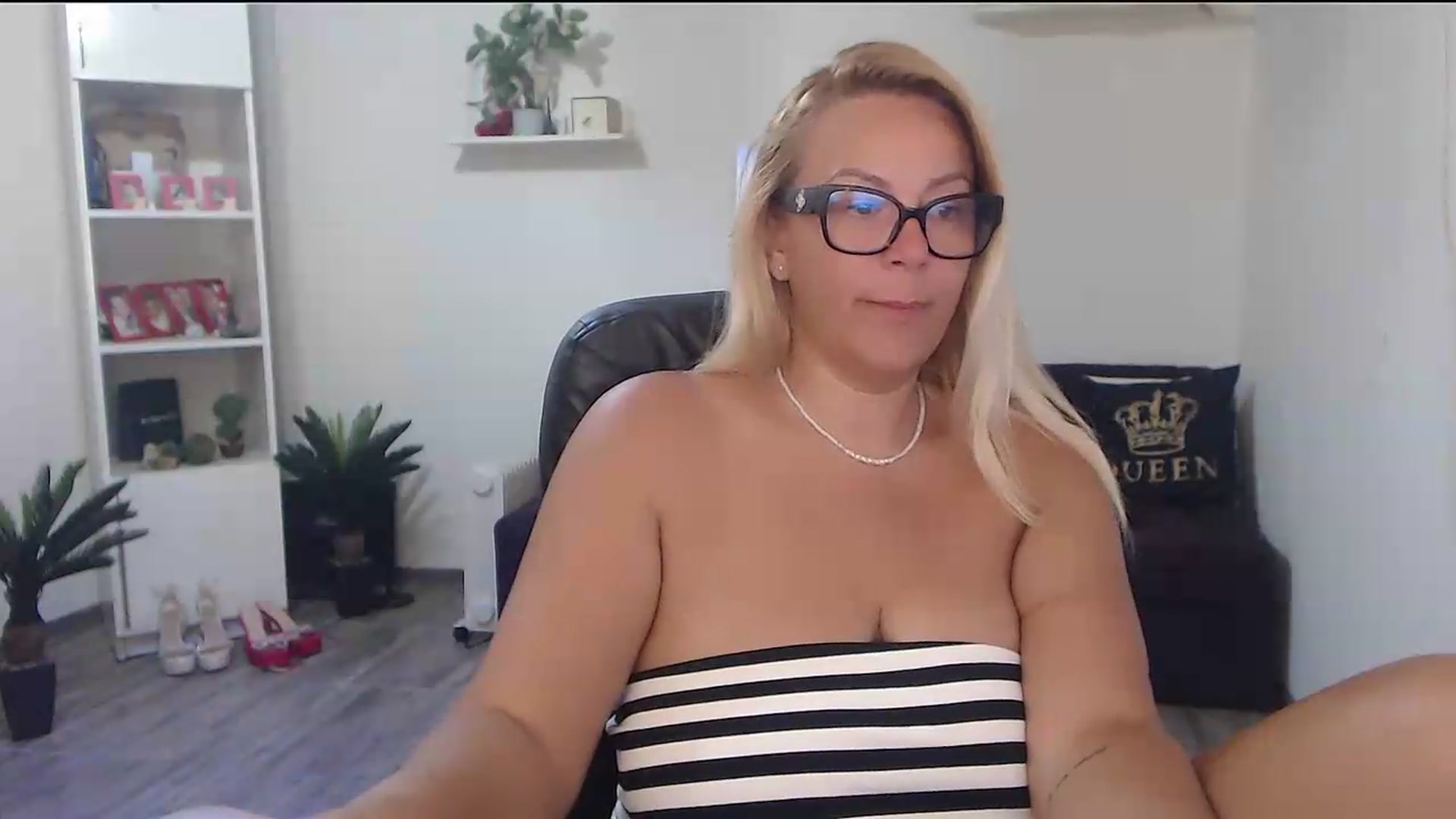 Gallery image thumbnail from A_baby_Boo's myfreecams stream on, 08/03/2026, 06:40 image 18 of 20