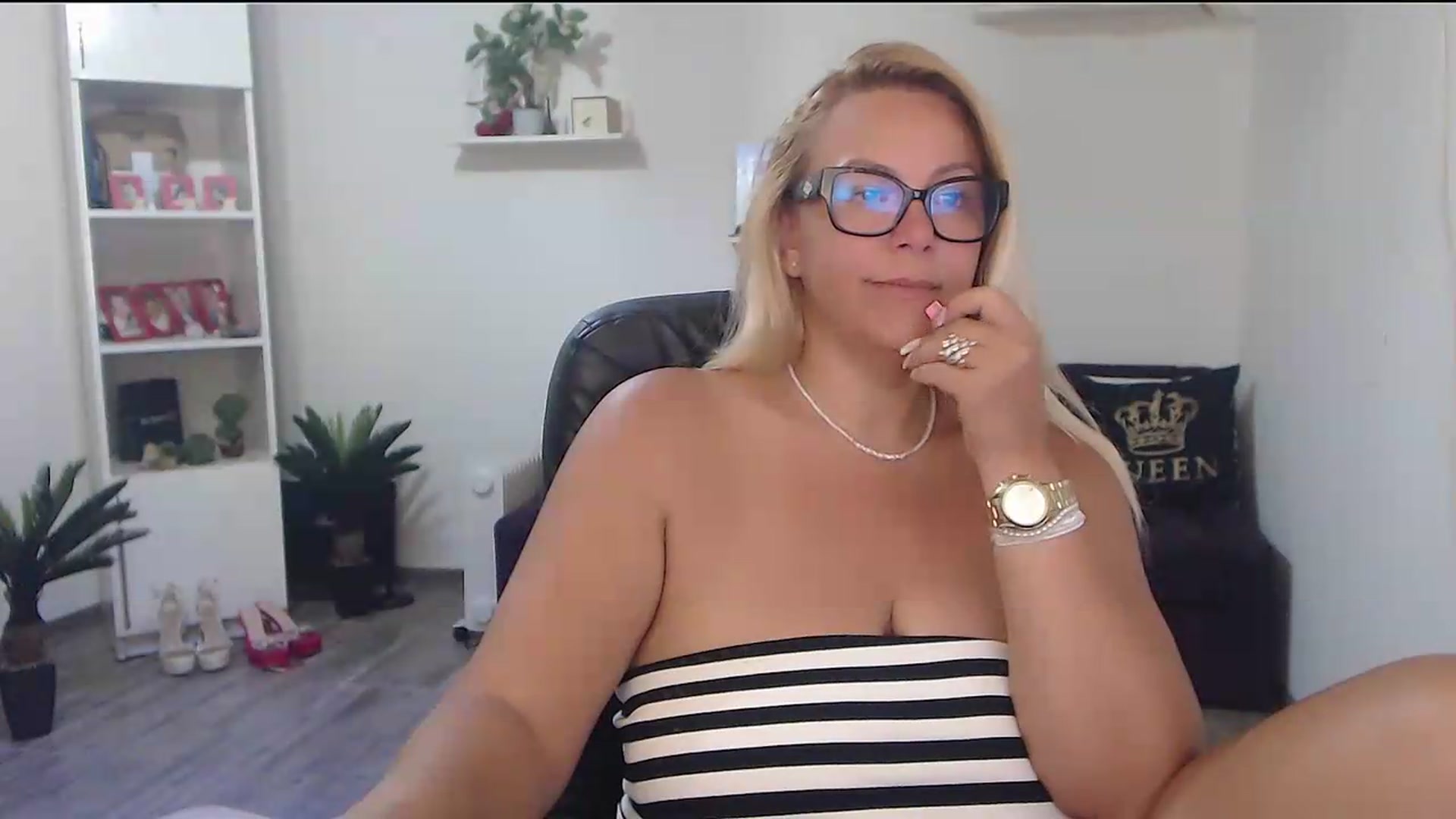 Gallery image thumbnail from A_baby_Boo's myfreecams stream on, 08/03/2026, 06:40 image 15 of 20