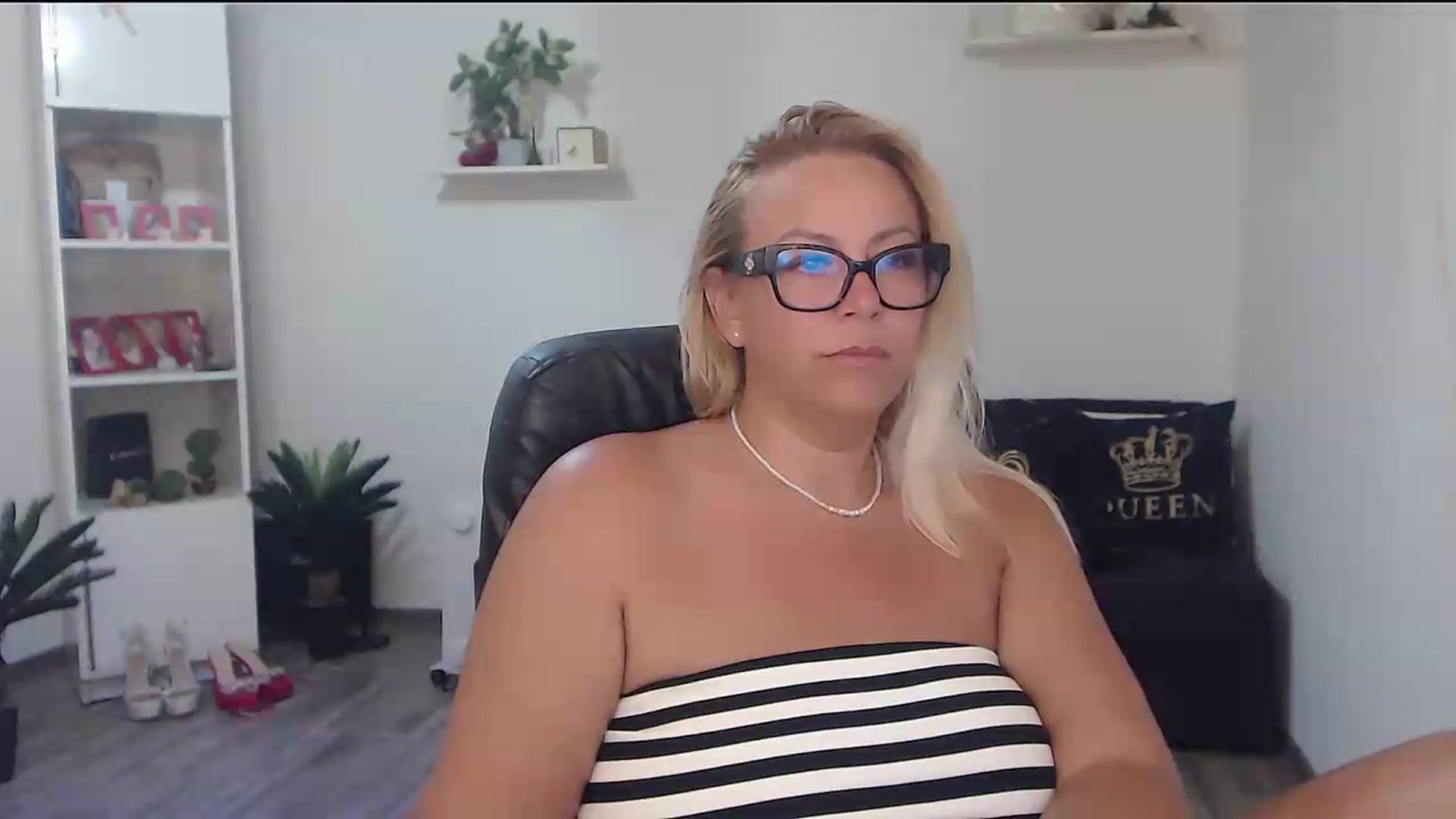 Gallery image thumbnail from A_baby_Boo's myfreecams stream on, 08/03/2026, 13:03 image 16 of 20