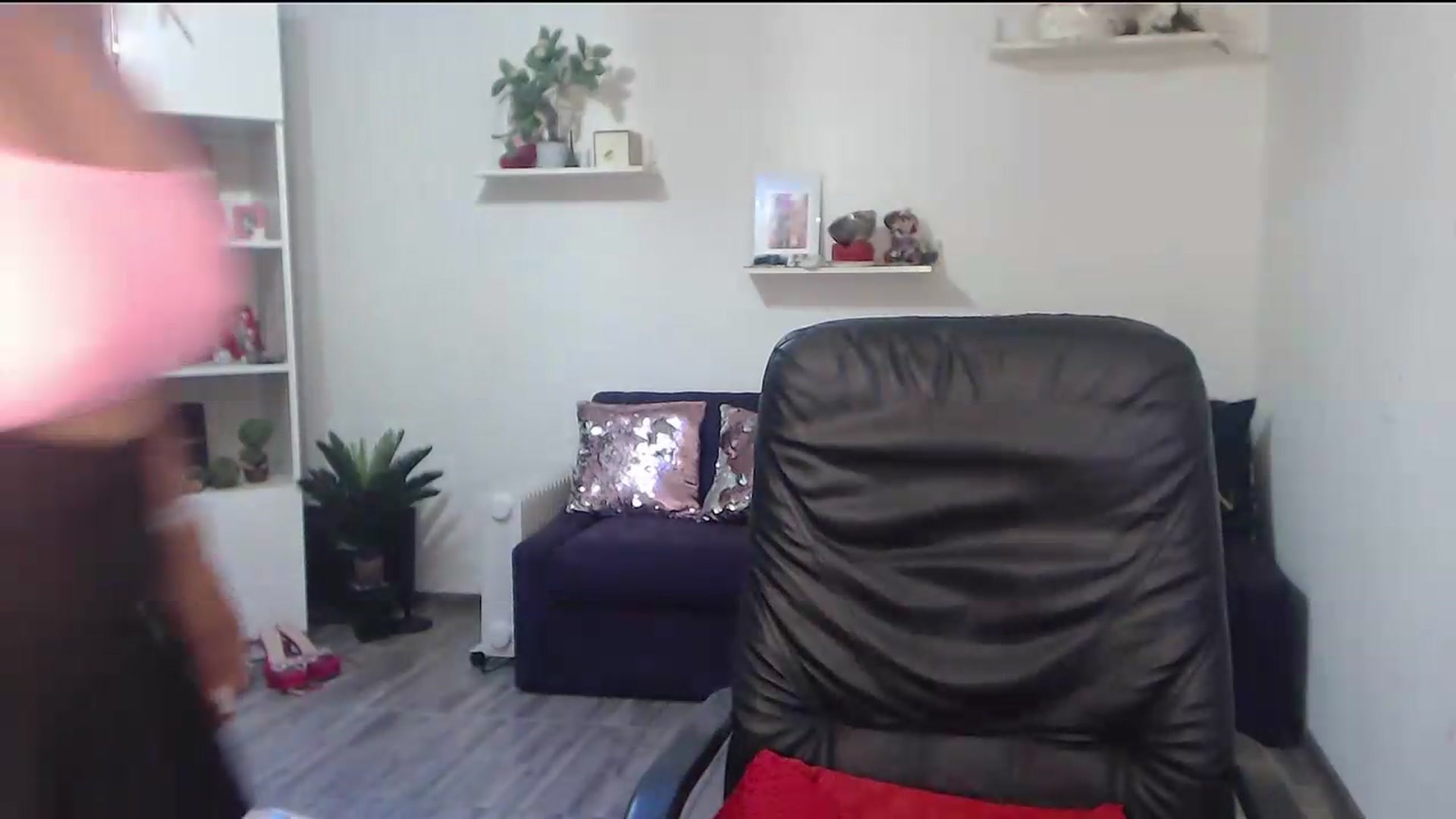 Gallery image thumbnail from A_baby_Boo's myfreecams stream on, 08/04/2026, 15:35 image 6 of 20