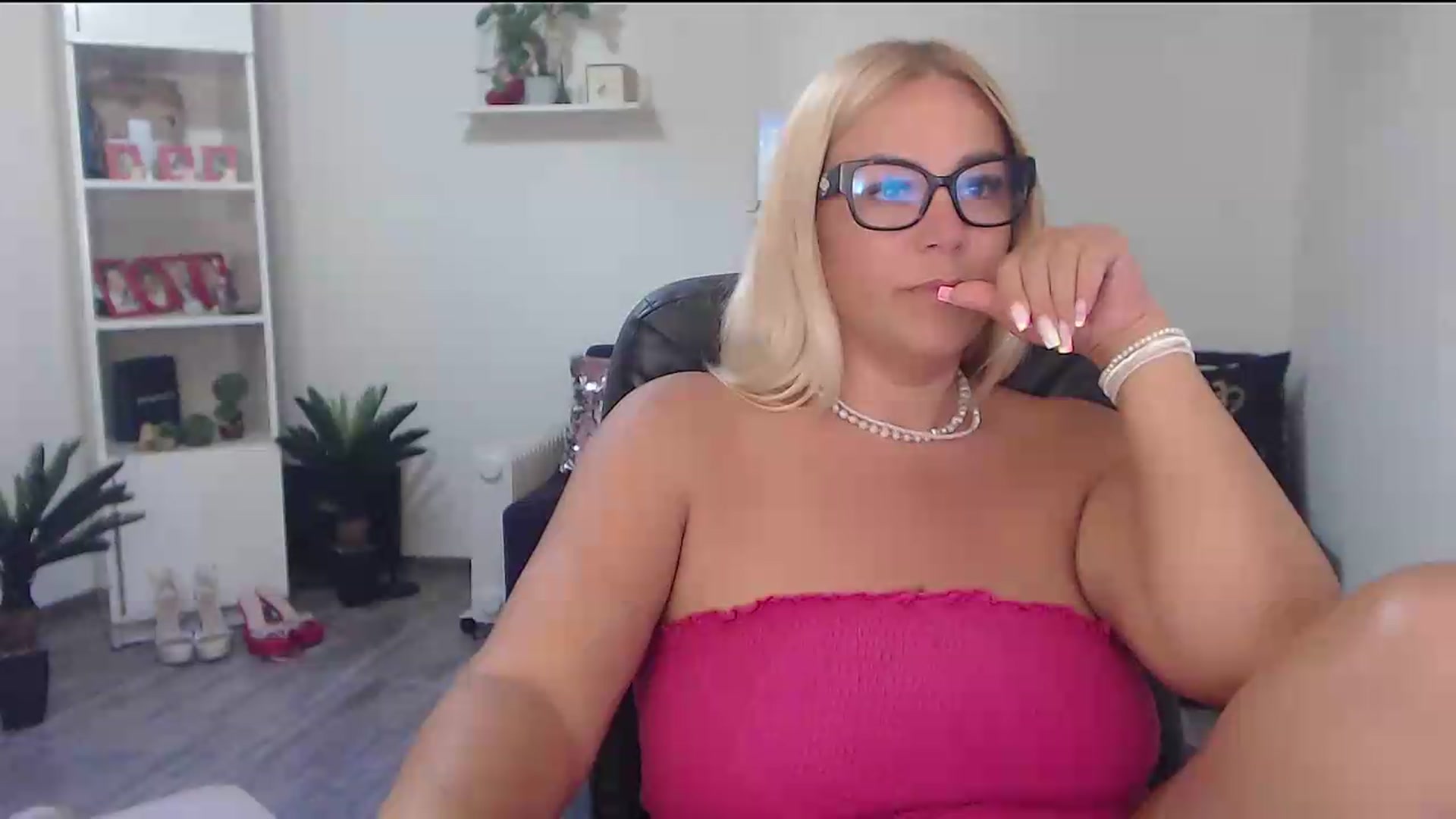 Gallery image thumbnail from A_baby_Boo's myfreecams stream on, 08/05/2026, 12:52 image 20 of 20