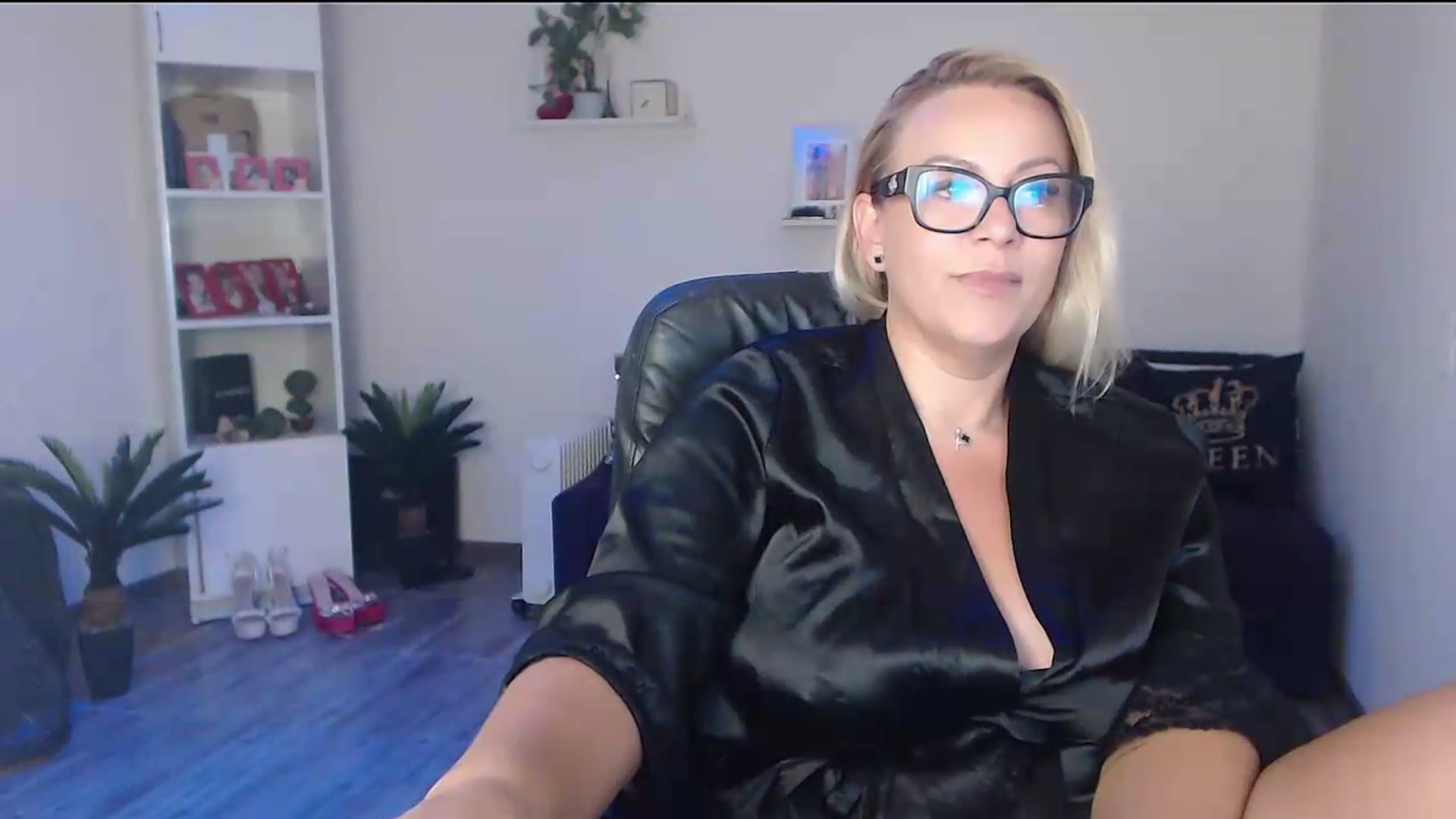 Gallery image thumbnail from A_baby_Boo's myfreecams stream on, 08/08/2026, 12:47 image 7 of 20