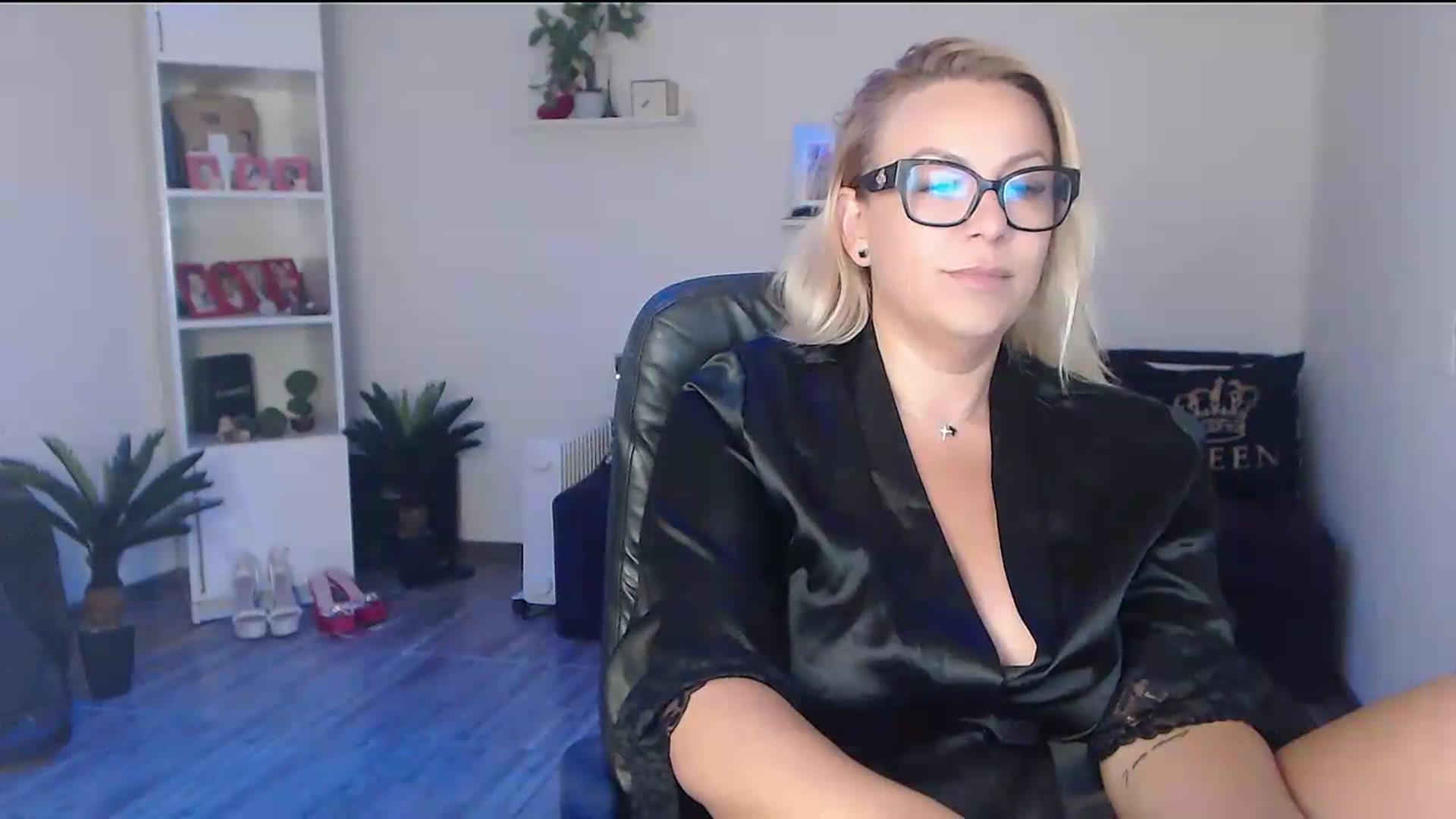 Gallery image thumbnail from A_baby_Boo's myfreecams stream on, 08/08/2026, 12:47 image 3 of 20