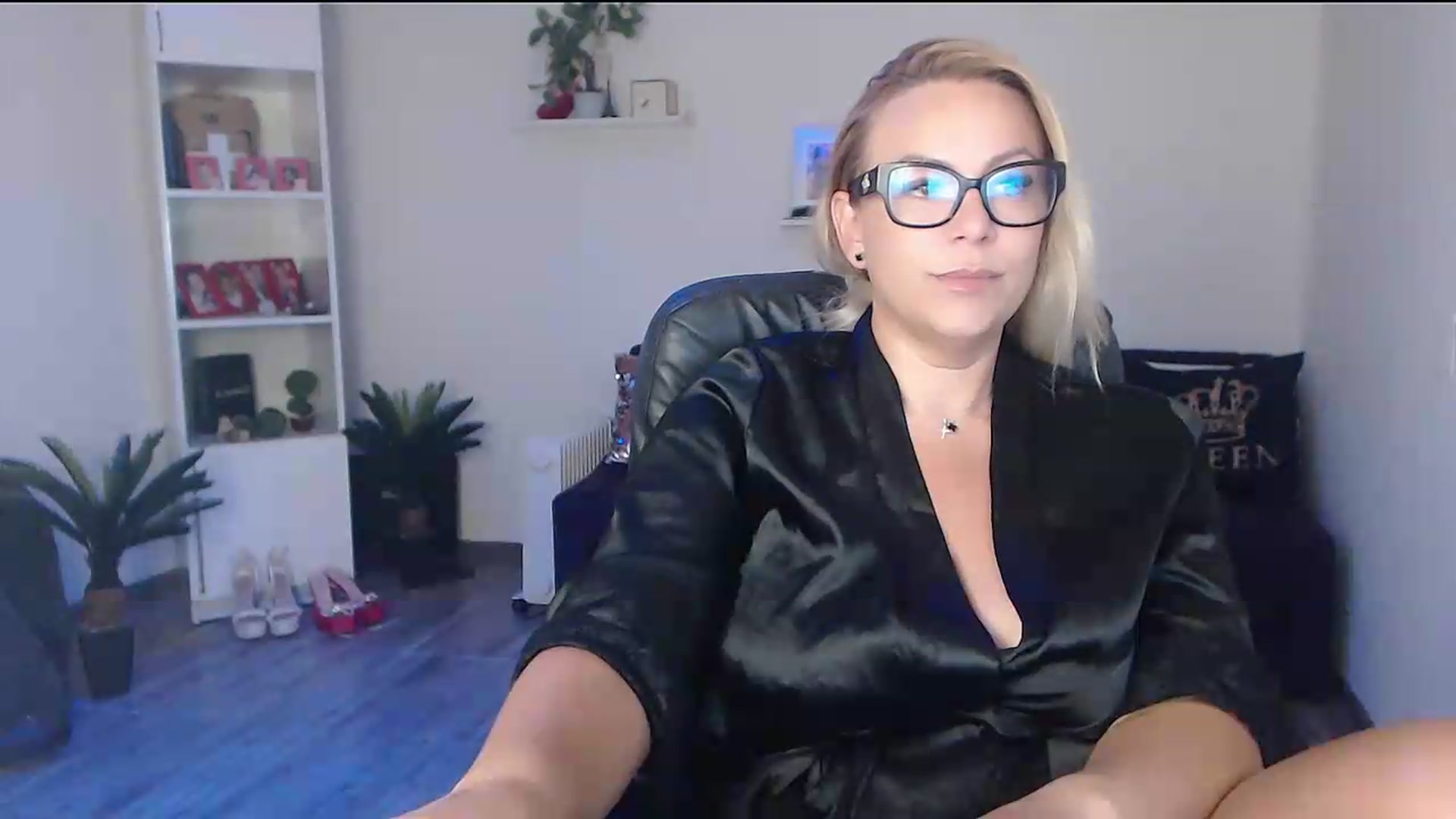 Gallery image thumbnail from A_baby_Boo's myfreecams stream on, 08/08/2026, 12:47 image 4 of 20