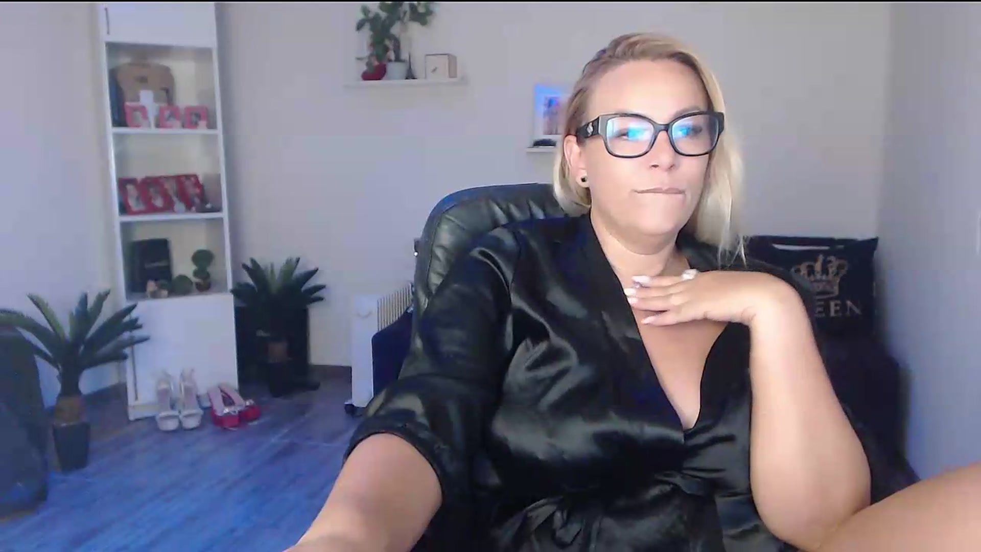 Gallery image thumbnail from A_baby_Boo's myfreecams stream on, 08/08/2026, 12:47 image 8 of 20