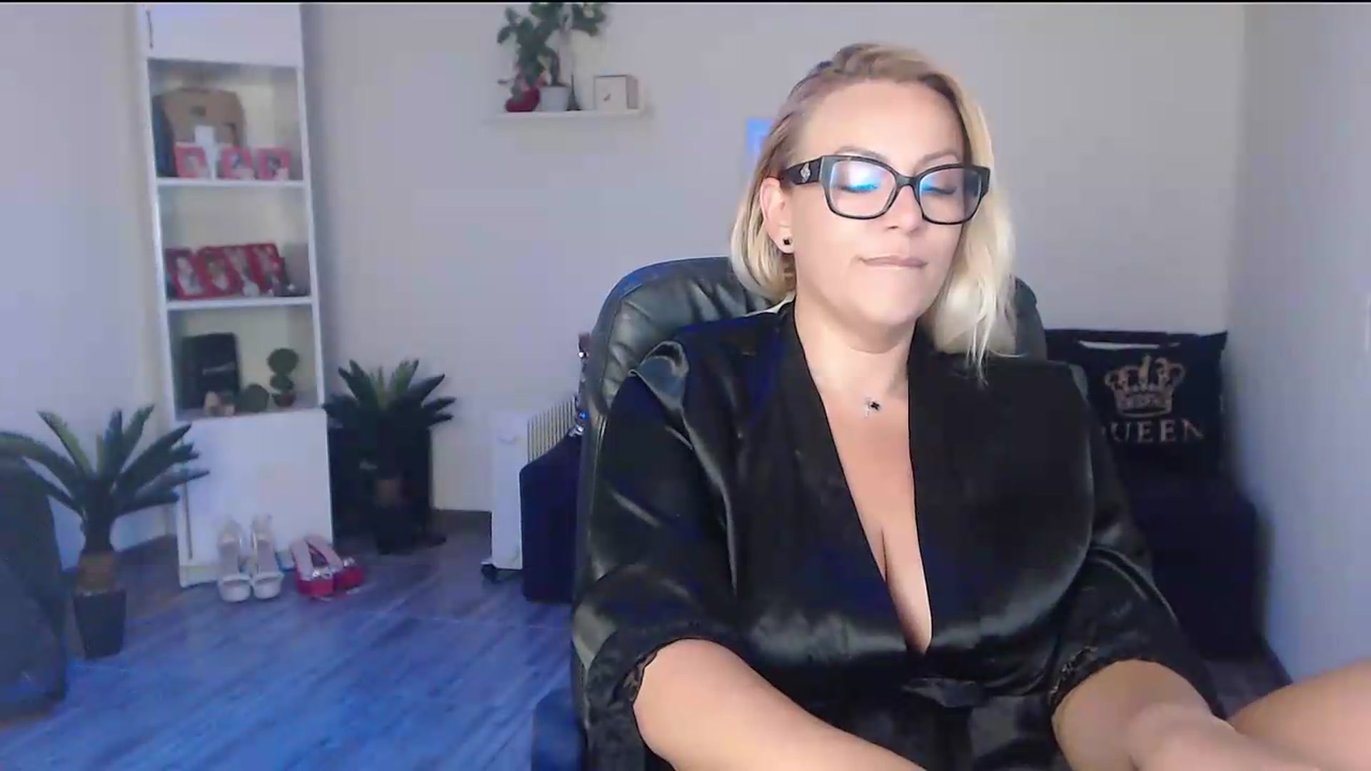 Gallery image thumbnail from A_baby_Boo's myfreecams stream on, 08/08/2026, 12:47 image 9 of 20