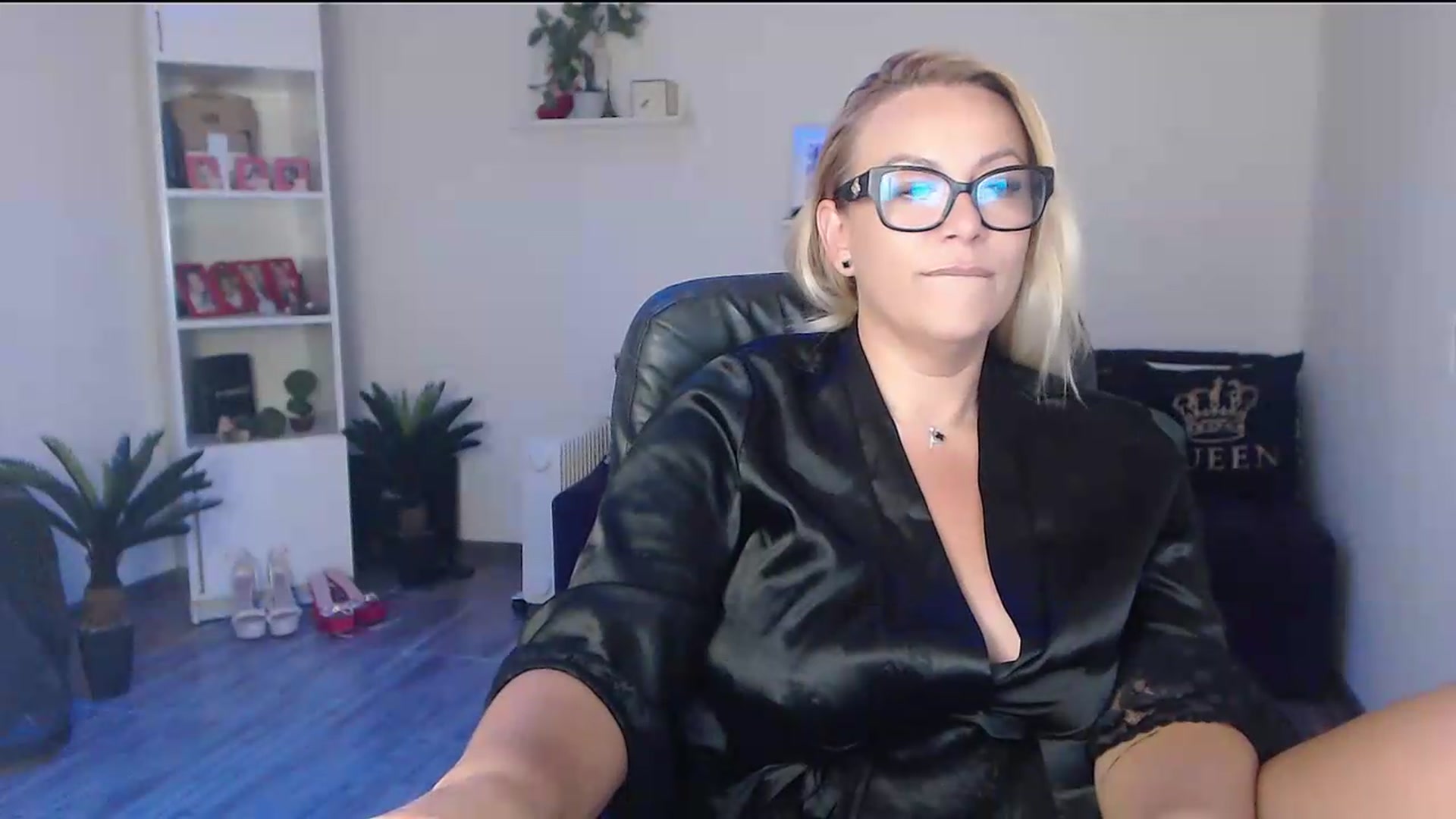 Gallery image thumbnail from A_baby_Boo's myfreecams stream on, 08/08/2026, 12:47 image 6 of 20