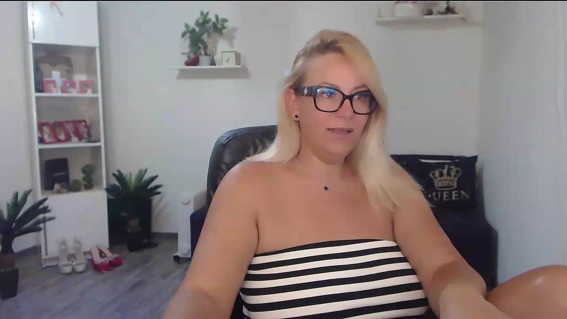 Gallery image thumbnail from A_baby_Boo's myfreecams stream on, 08/09/2026, 14:00 image 8 of 20