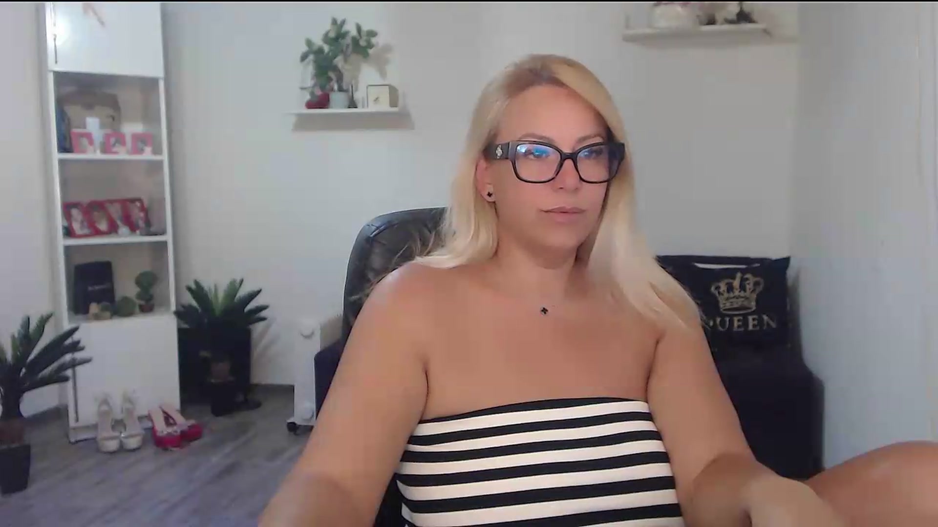 Gallery image thumbnail from A_baby_Boo's myfreecams stream on, 08/09/2026, 14:00 image 7 of 20