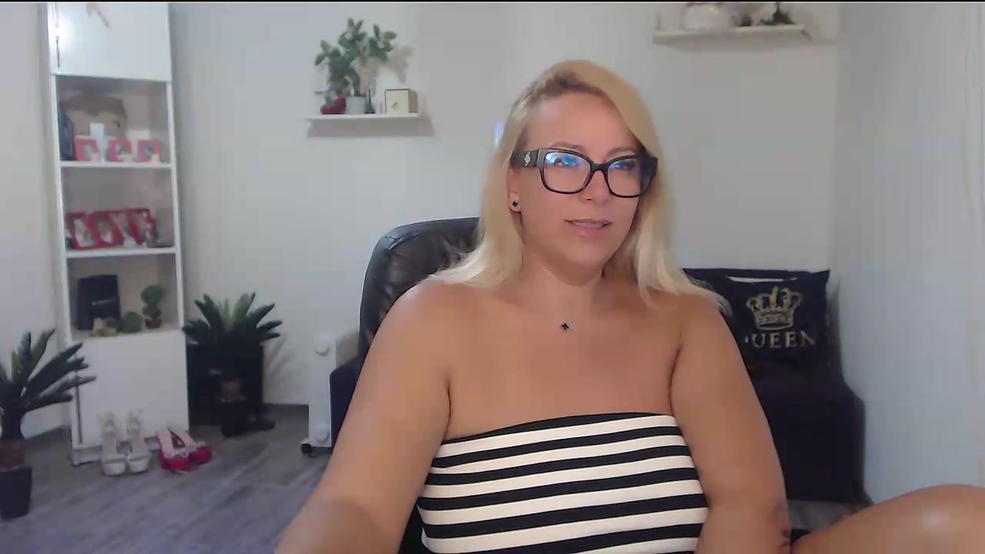 Gallery image thumbnail from A_baby_Boo's myfreecams stream on, 08/09/2026, 14:00 image 11 of 20