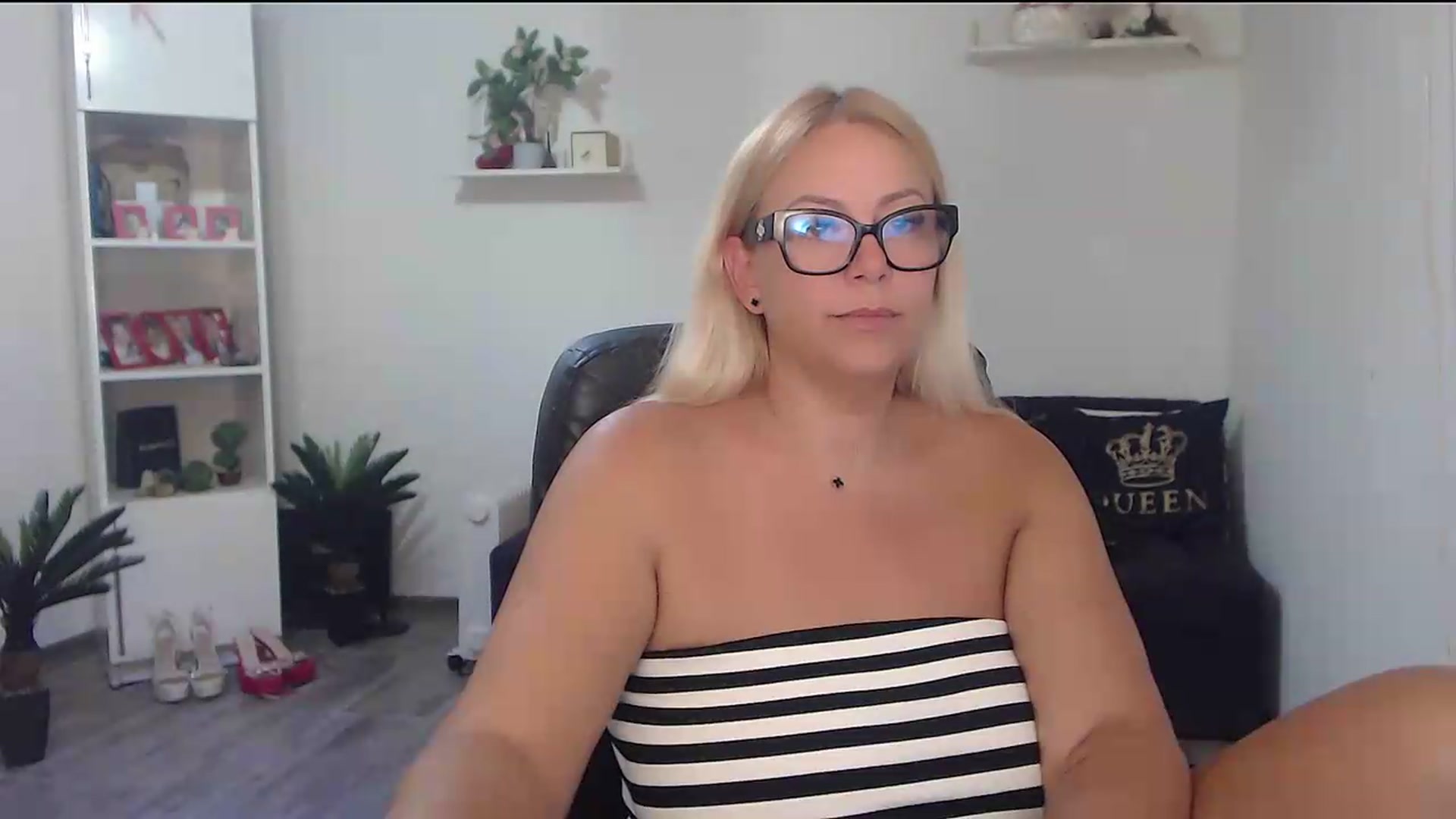 Gallery image thumbnail from A_baby_Boo's myfreecams stream on, 08/09/2026, 14:00 image 2 of 20
