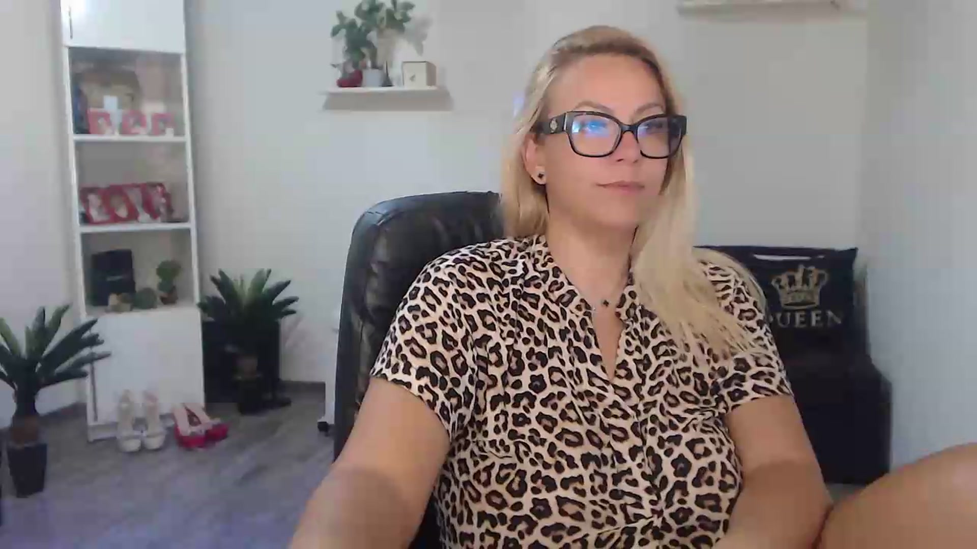Gallery image thumbnail from A_baby_Boo's myfreecams stream on, 08/10/2026, 08:20 image 15 of 20