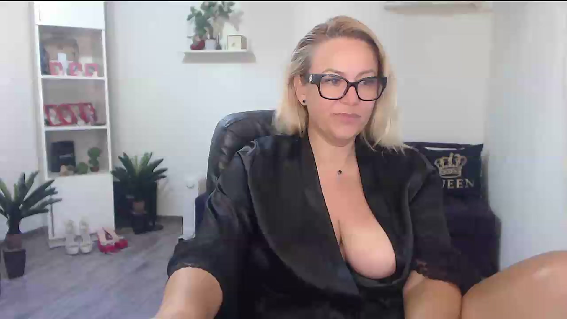 Gallery image thumbnail from A_baby_Boo's myfreecams stream on, 08/14/2026, 06:00 image 10 of 20