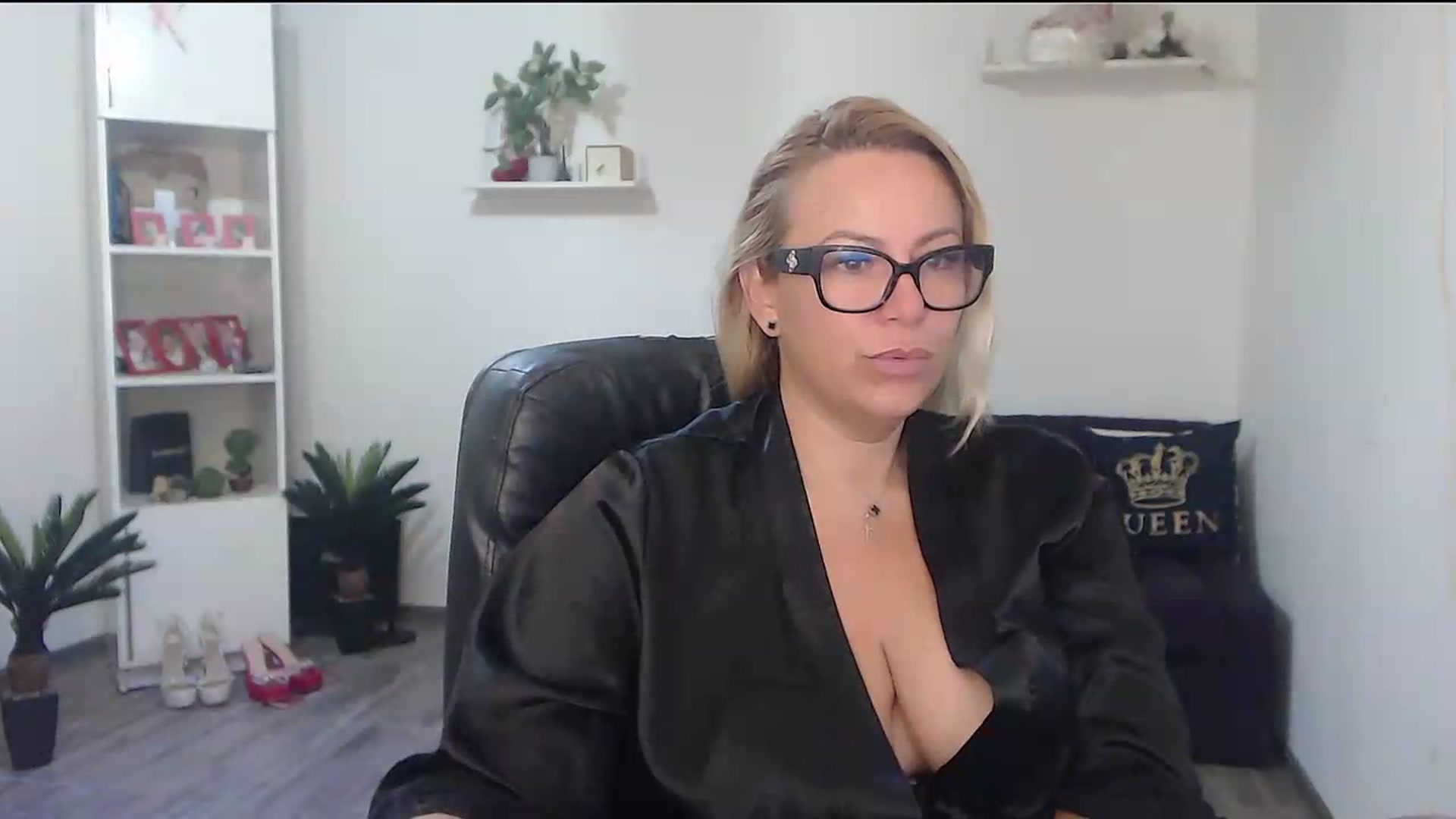 Gallery image thumbnail from A_baby_Boo's myfreecams stream on, 08/14/2026, 06:00 image 14 of 20