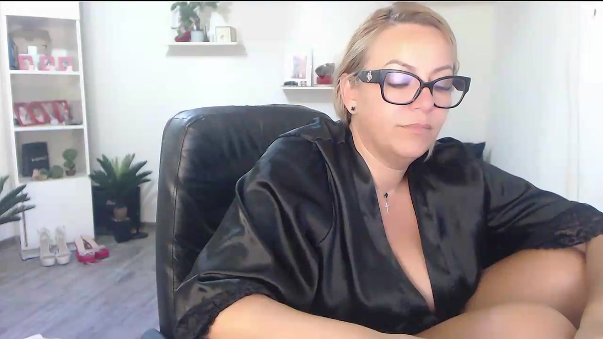 Gallery image thumbnail from A_baby_Boo's myfreecams stream on, 08/14/2026, 07:02 image 18 of 20