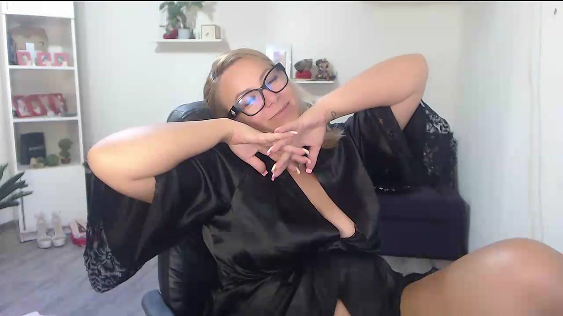 Gallery image thumbnail from A_baby_Boo's myfreecams stream on, 08/14/2026, 07:02 image 10 of 20