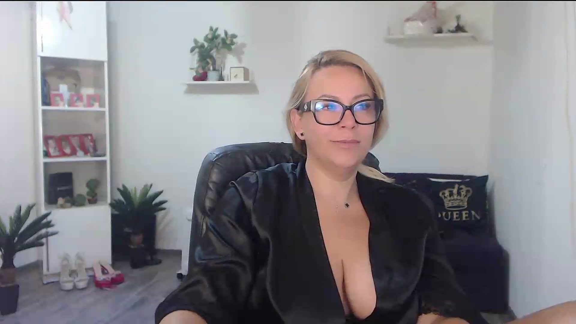 Gallery image thumbnail from A_baby_Boo's myfreecams stream on, 08/17/2026, 06:30 image 10 of 20