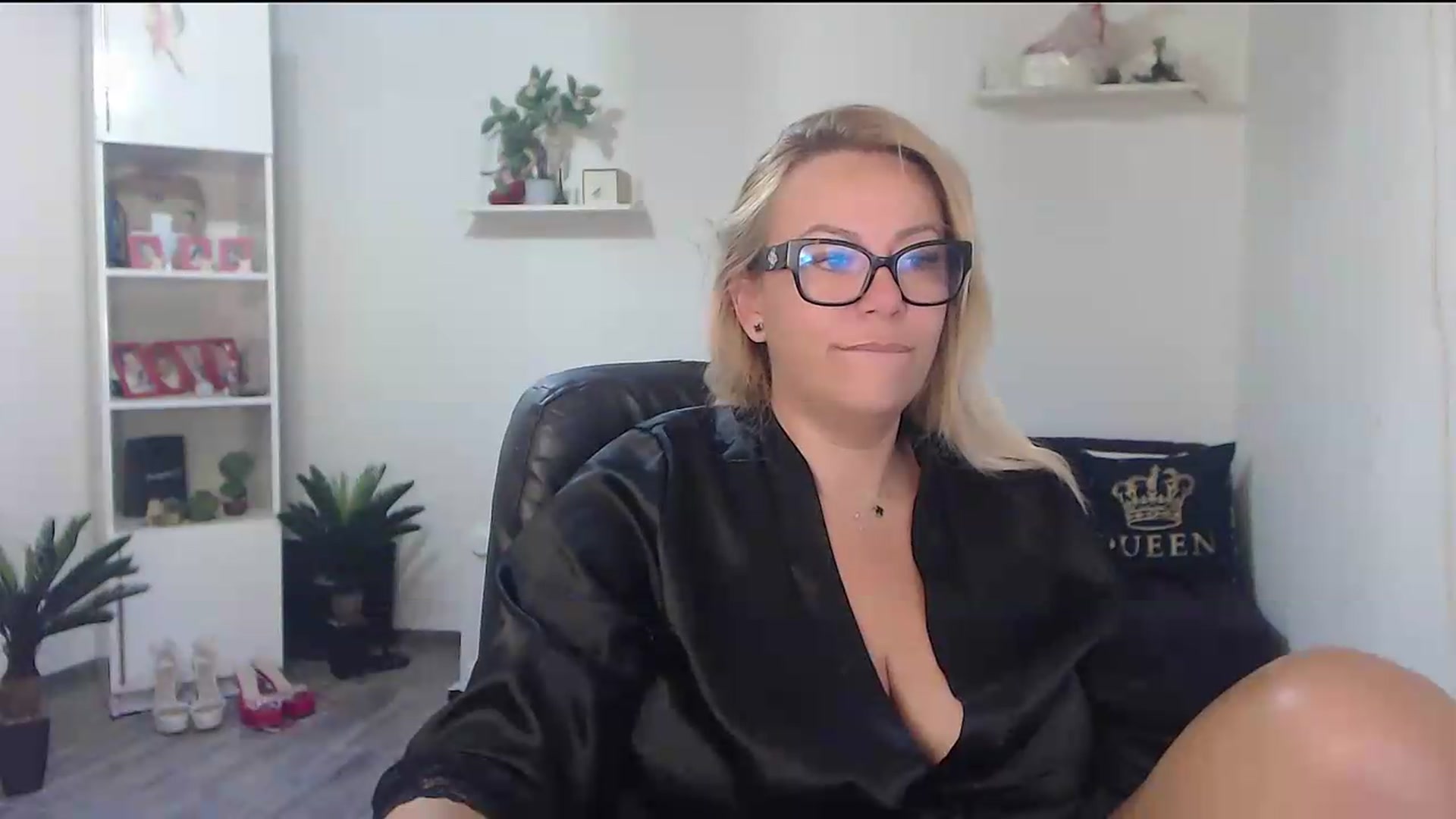 Gallery image thumbnail from A_baby_Boo's myfreecams stream on, 08/17/2026, 06:30 image 2 of 20
