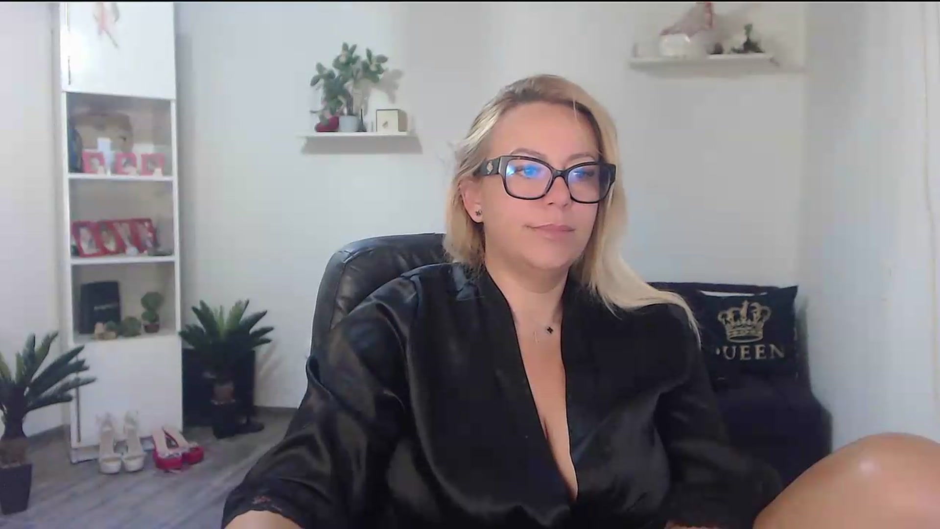Gallery image thumbnail from A_baby_Boo's myfreecams stream on, 08/17/2026, 06:30 image 3 of 20