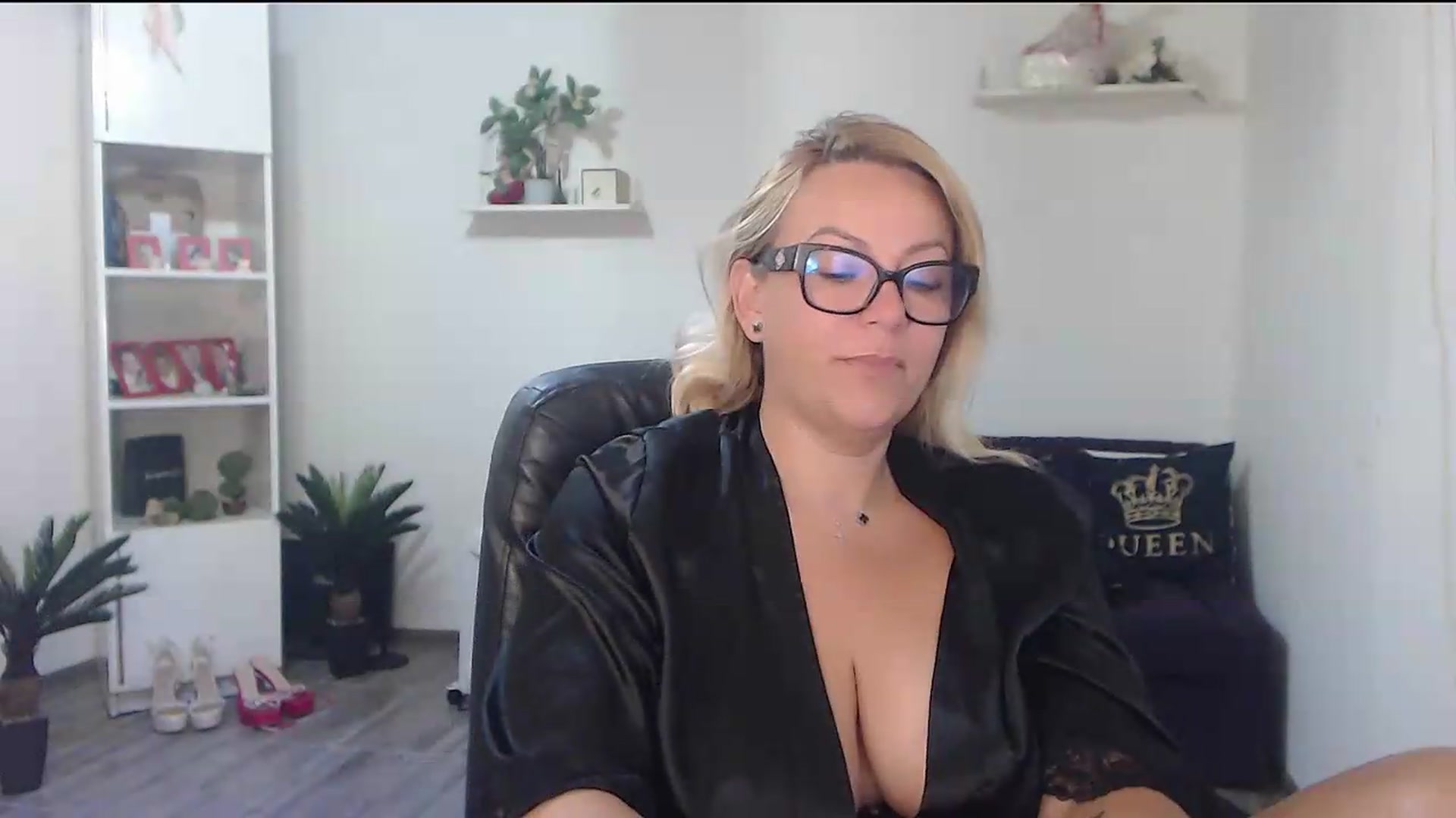 Gallery image thumbnail from A_baby_Boo's myfreecams stream on, 08/17/2026, 06:30 image 8 of 20