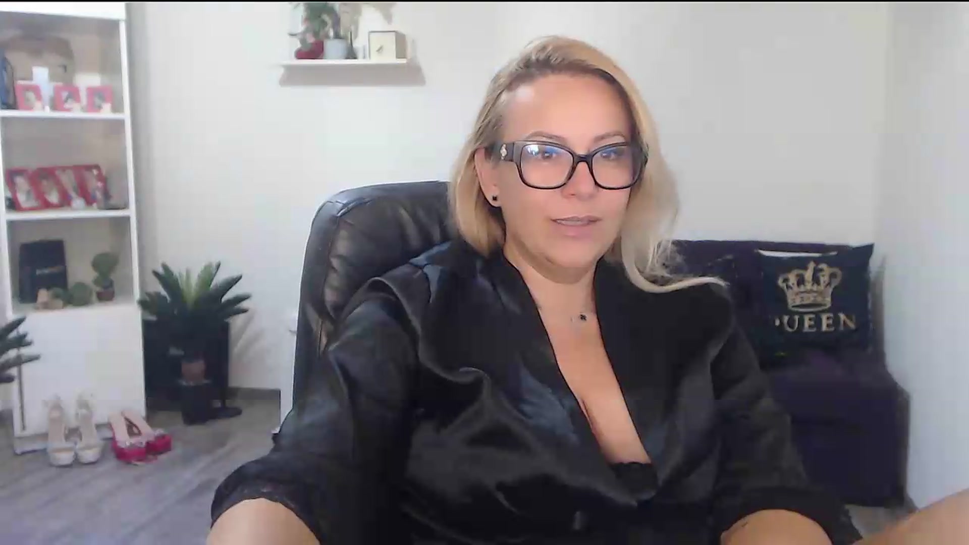 Gallery image thumbnail from A_baby_Boo's myfreecams stream on, 08/17/2026, 16:08 image 6 of 20