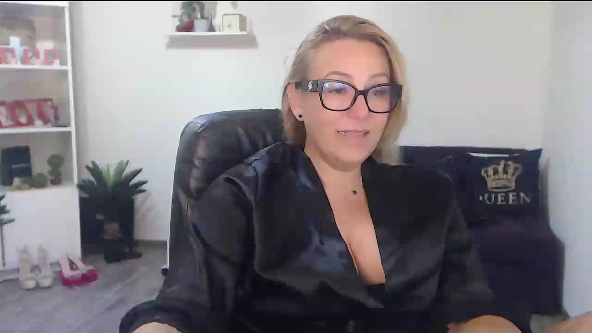 Gallery image thumbnail from A_baby_Boo's myfreecams stream on, 08/17/2026, 16:08 image 1 of 20