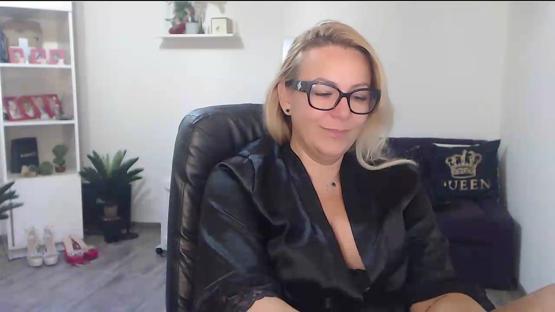 Gallery image thumbnail from A_baby_Boo's myfreecams stream on, 08/17/2026, 16:08 image 5 of 20