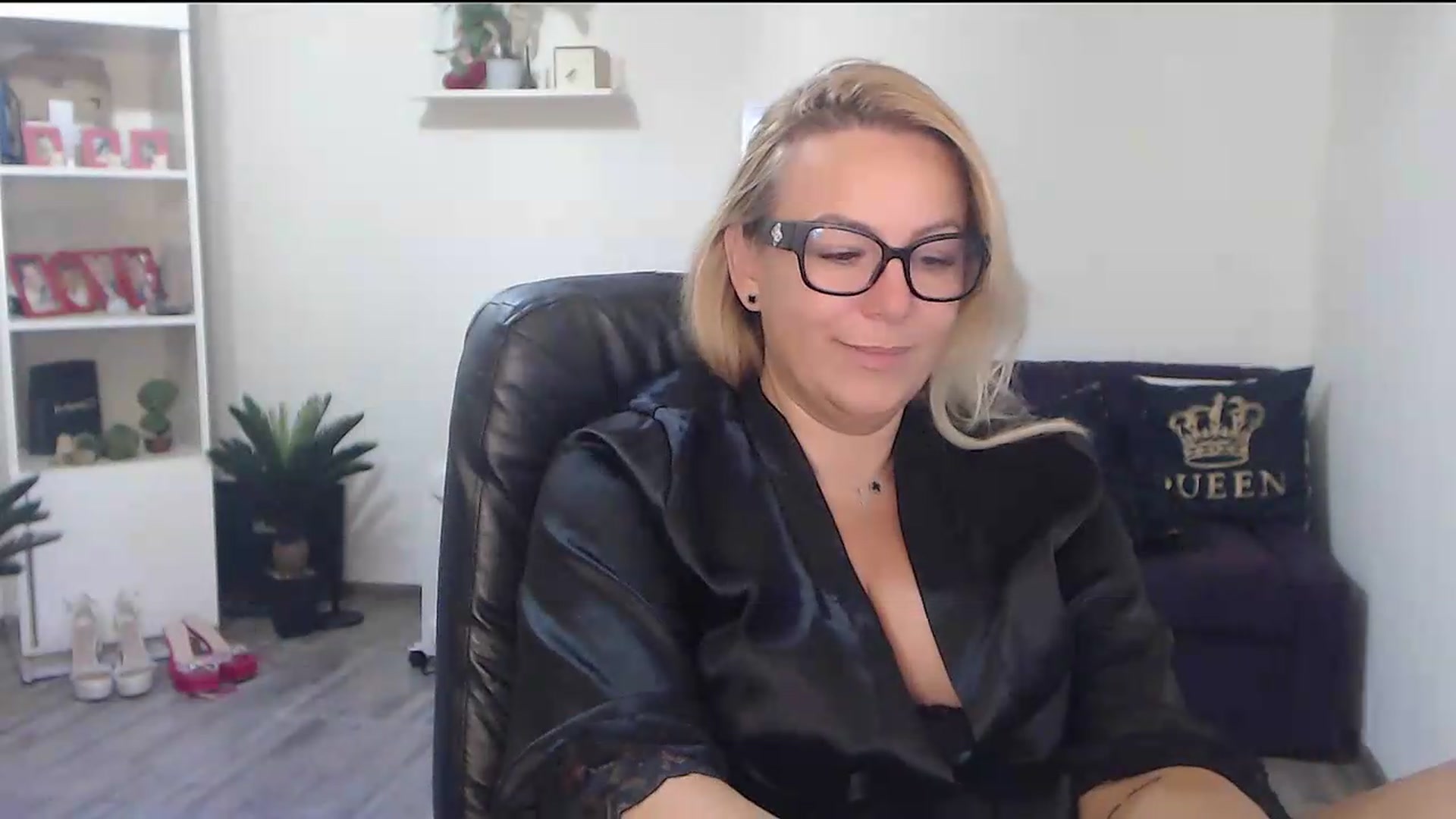 Gallery image thumbnail from A_baby_Boo's myfreecams stream on, 08/17/2026, 16:08 image 7 of 20