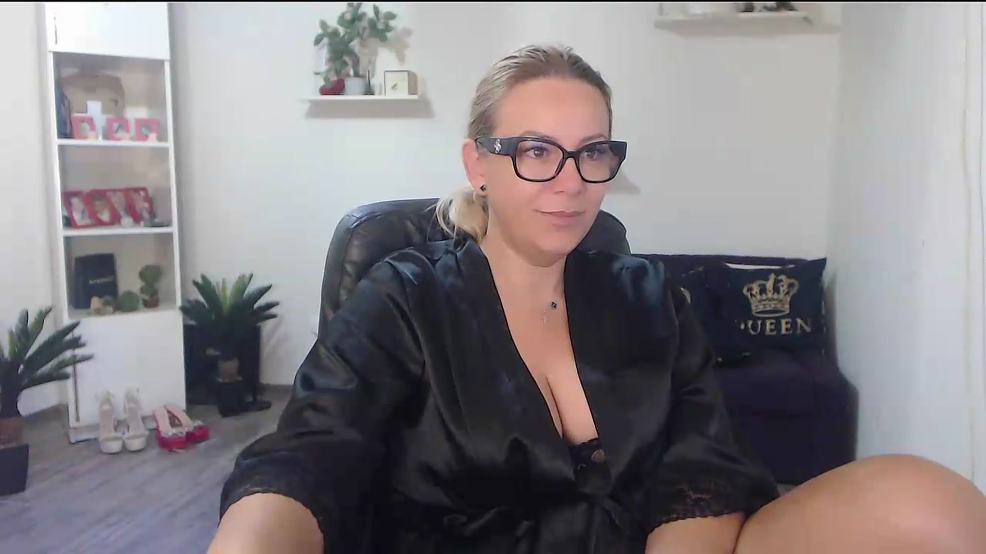 Gallery image thumbnail from A_baby_Boo's myfreecams stream on, 08/18/2026, 05:35 image 3 of 20