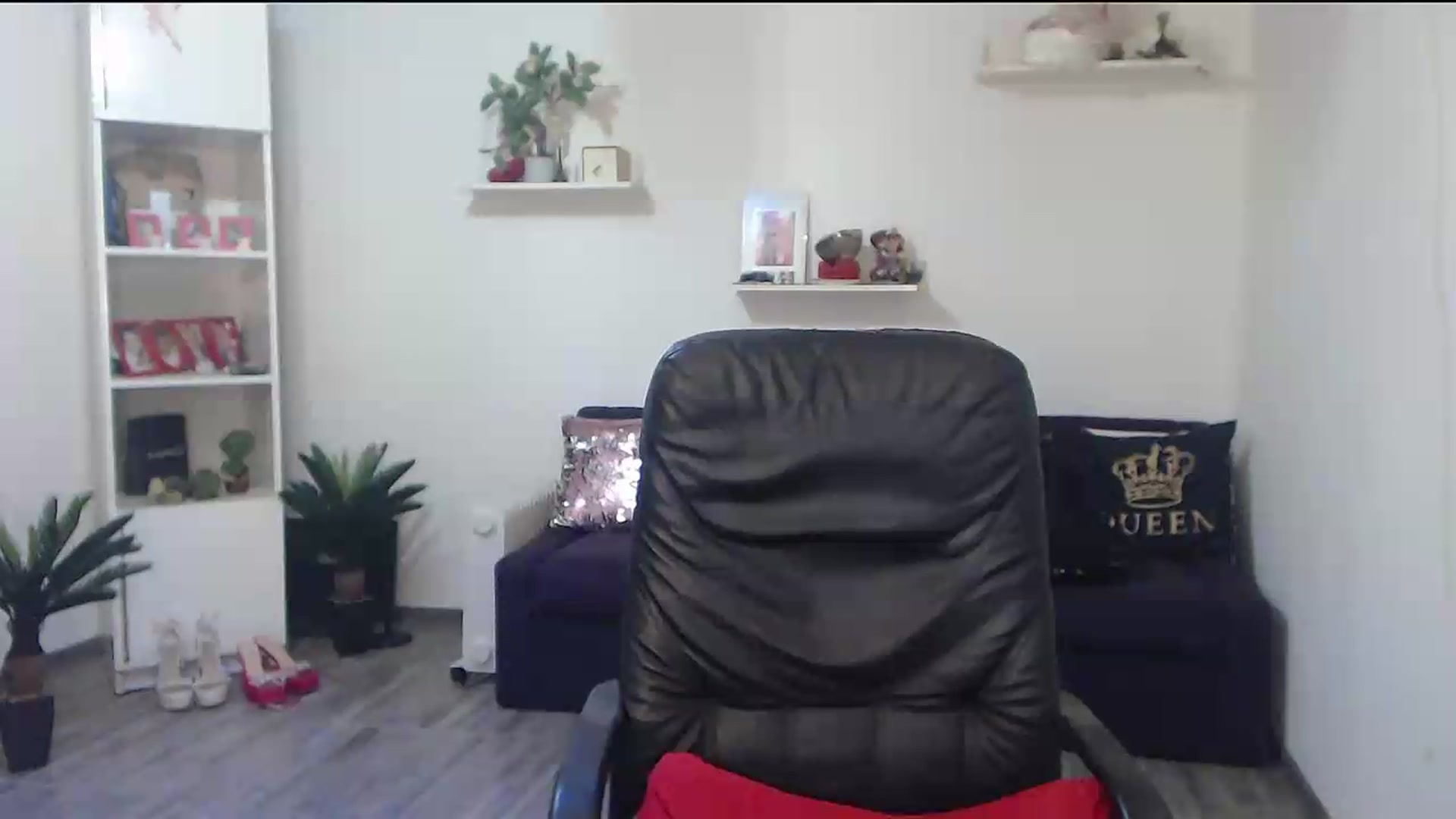 Gallery image thumbnail from A_baby_Boo's myfreecams stream on, 08/19/2026, 05:13 image 13 of 20