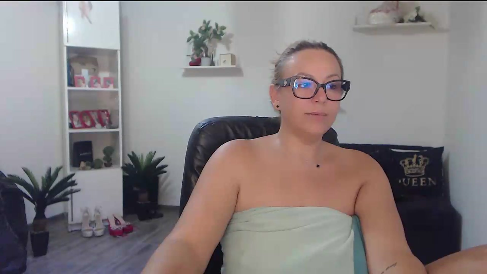 Gallery image thumbnail from A_baby_Boo's myfreecams stream on, 08/22/2026, 12:04 image 7 of 20