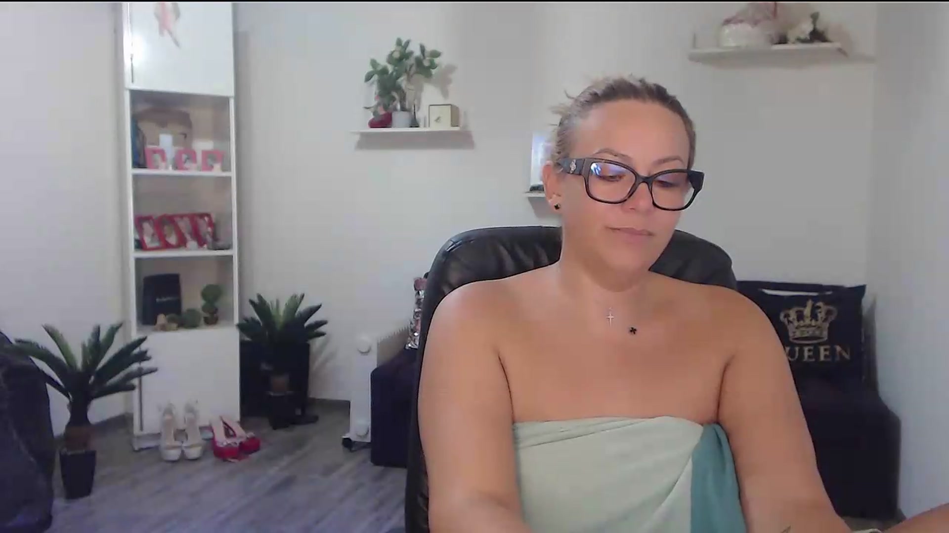 Gallery image thumbnail from A_baby_Boo's myfreecams stream on, 08/22/2026, 12:04 image 5 of 20